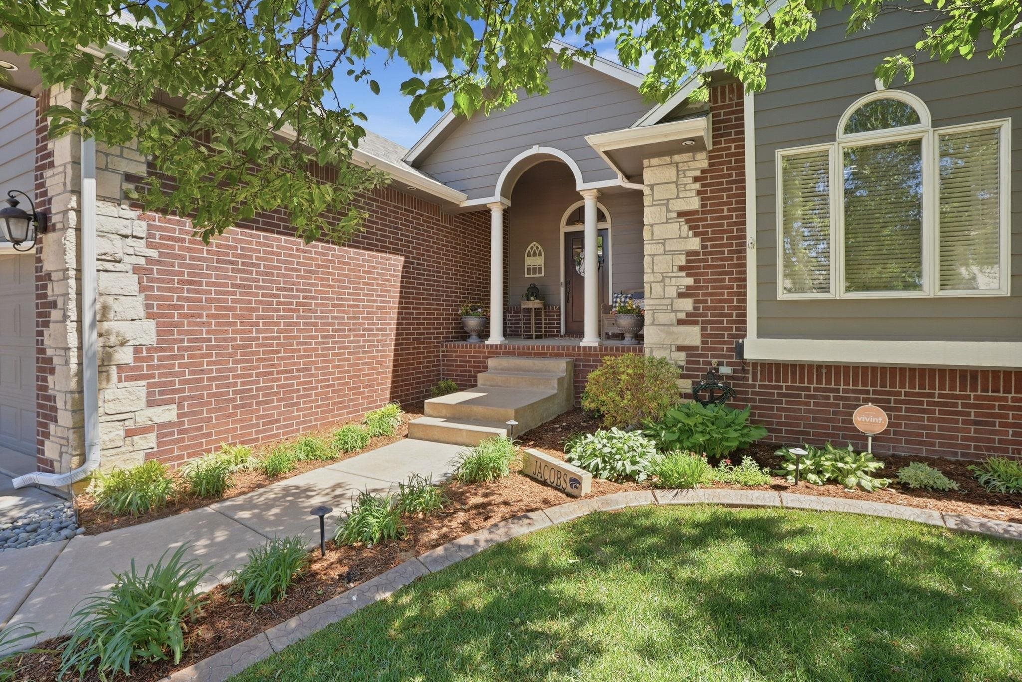 1230 S Threewood Wichita KS 67235