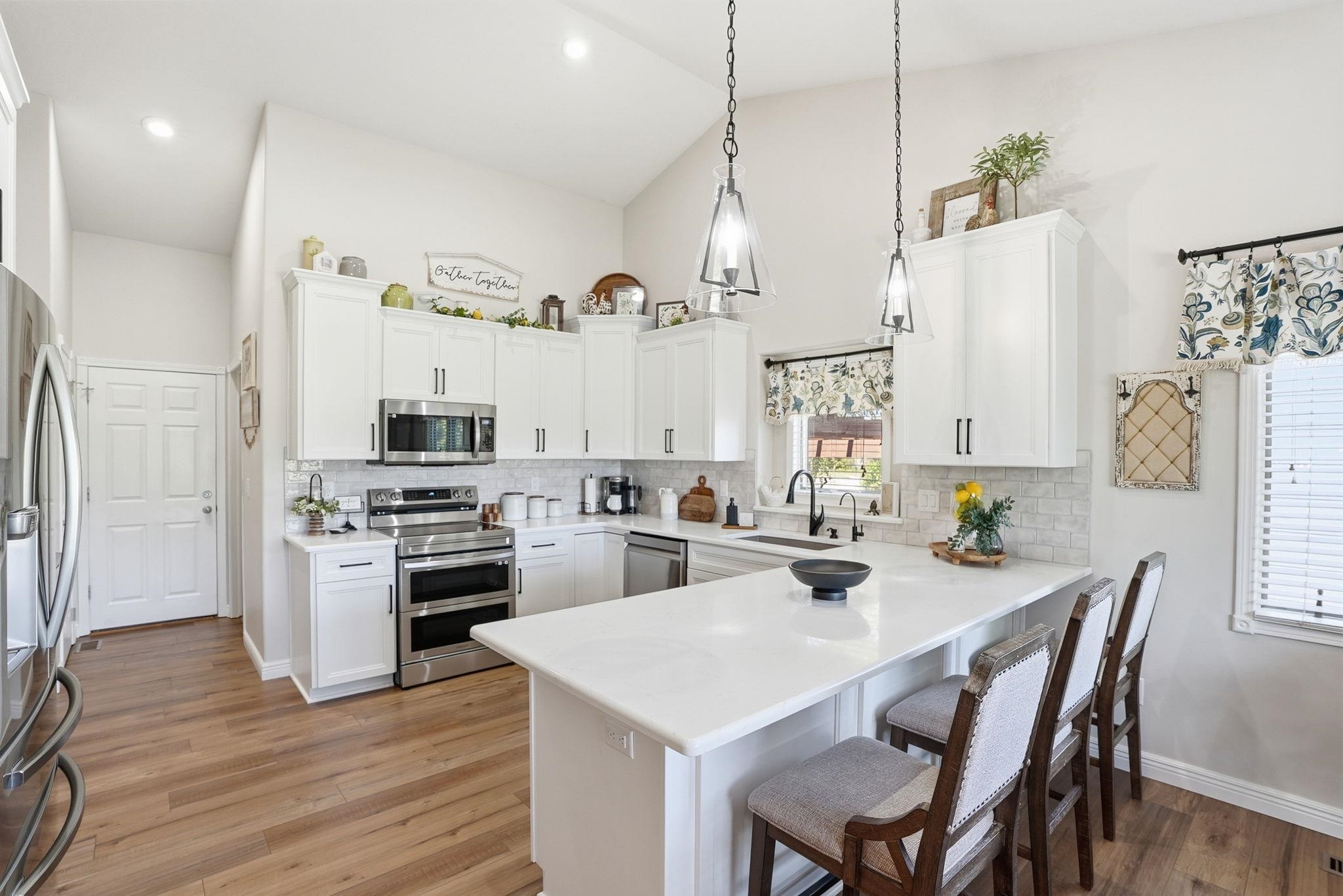1230 S Threewood Wichita KS 67235