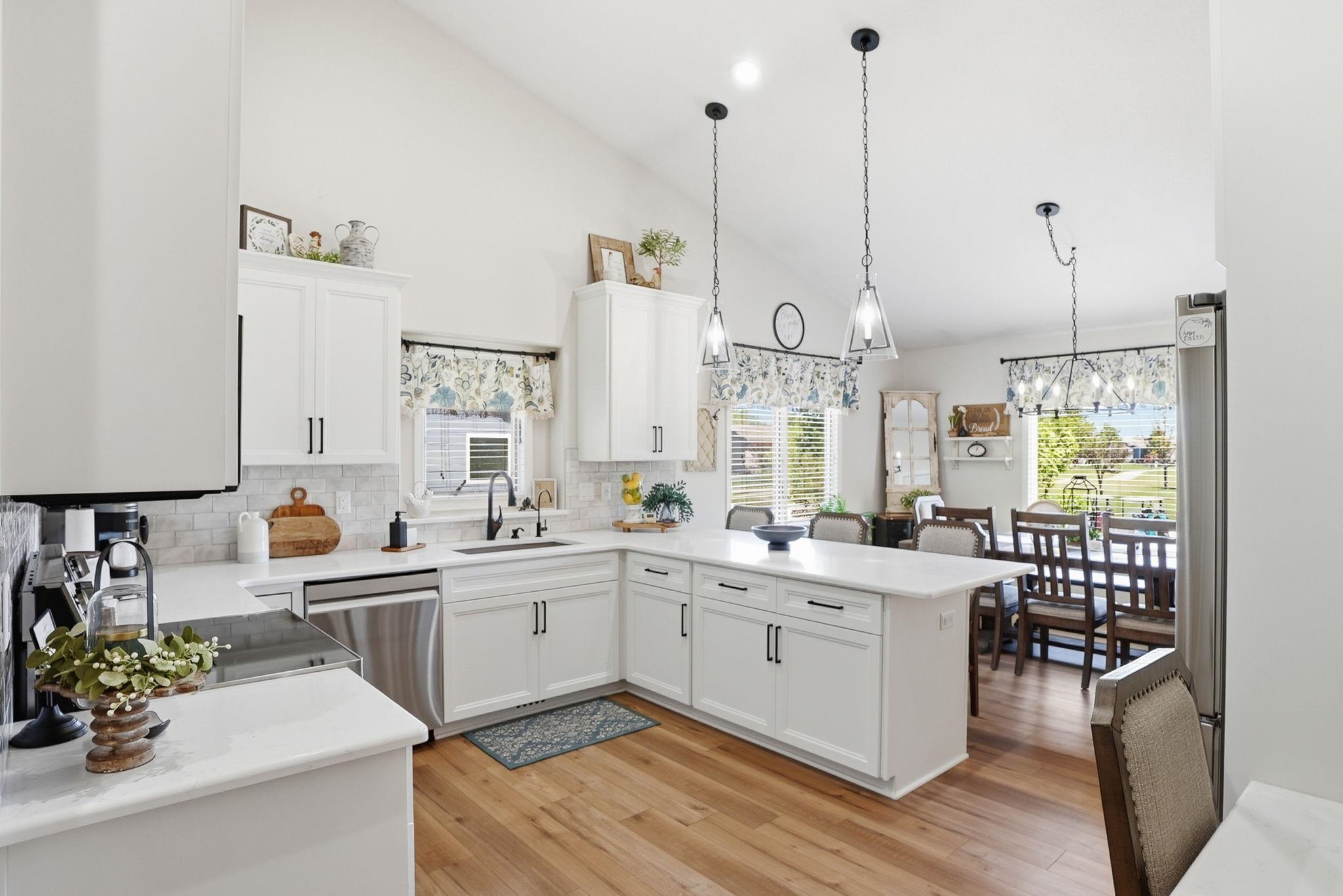 1230 S Threewood Wichita KS 67235