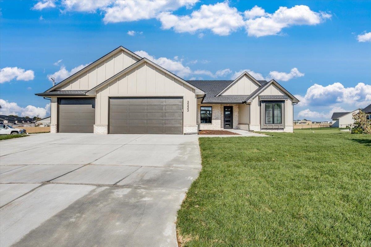 Wichita KS, 3233 N Pine Grove Circle