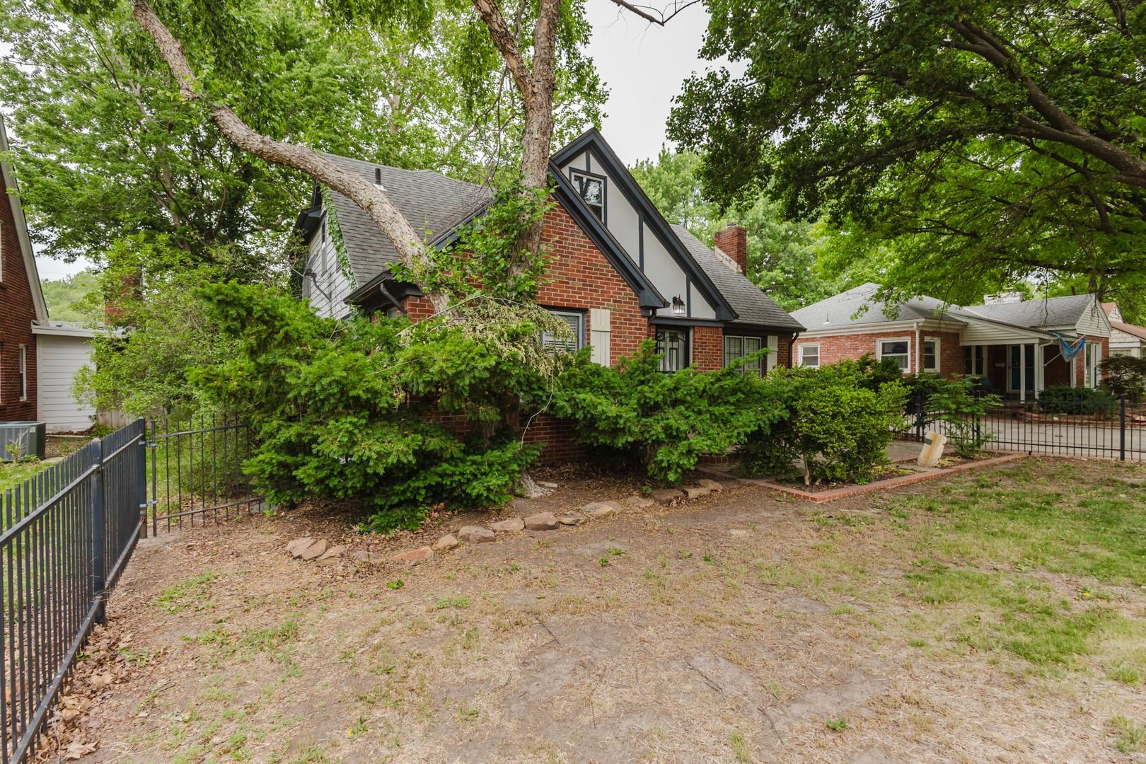145 N Old Manor Wichita KS 67208
