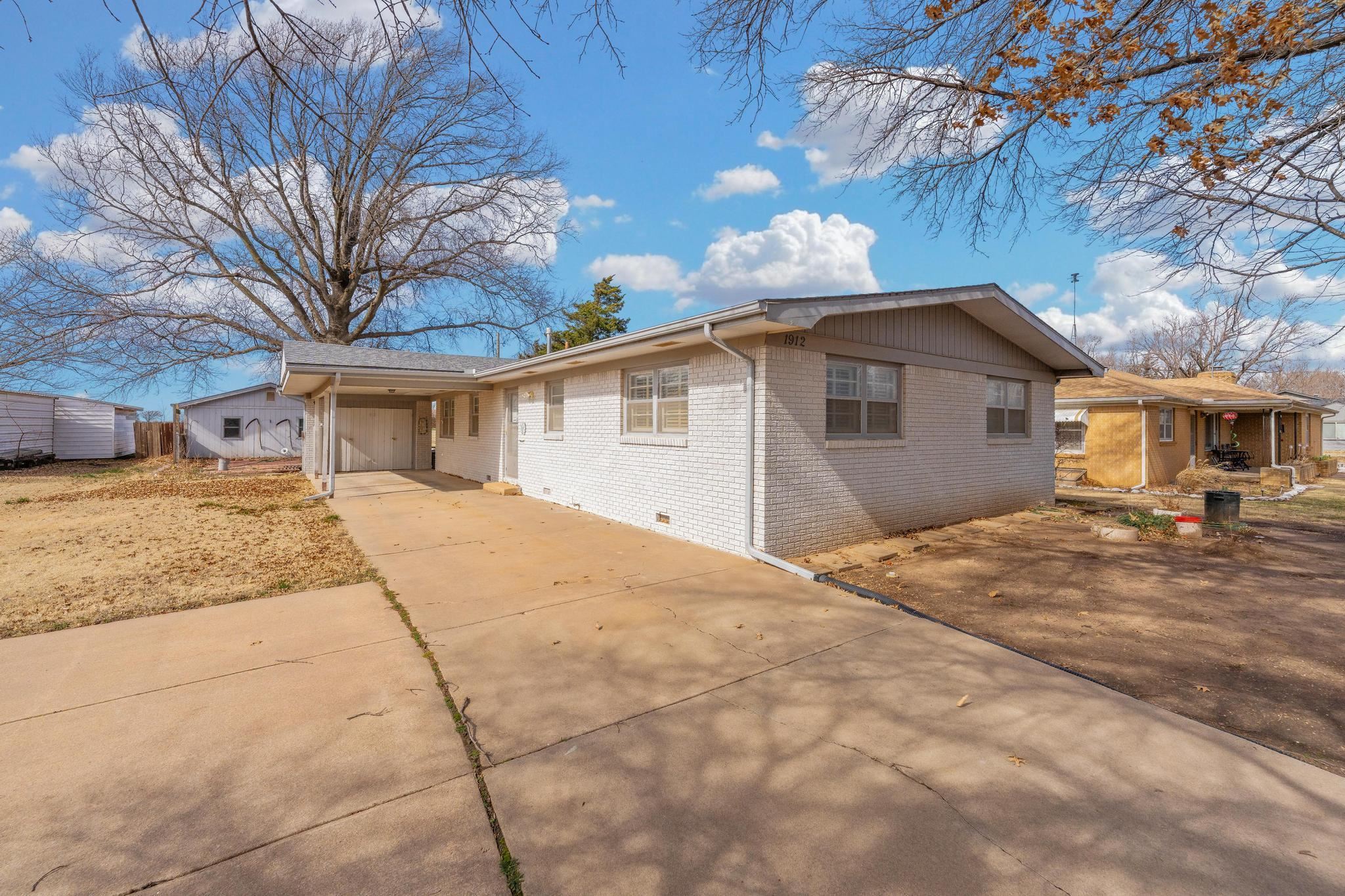 1912 Walnut Street Harper KS 67058