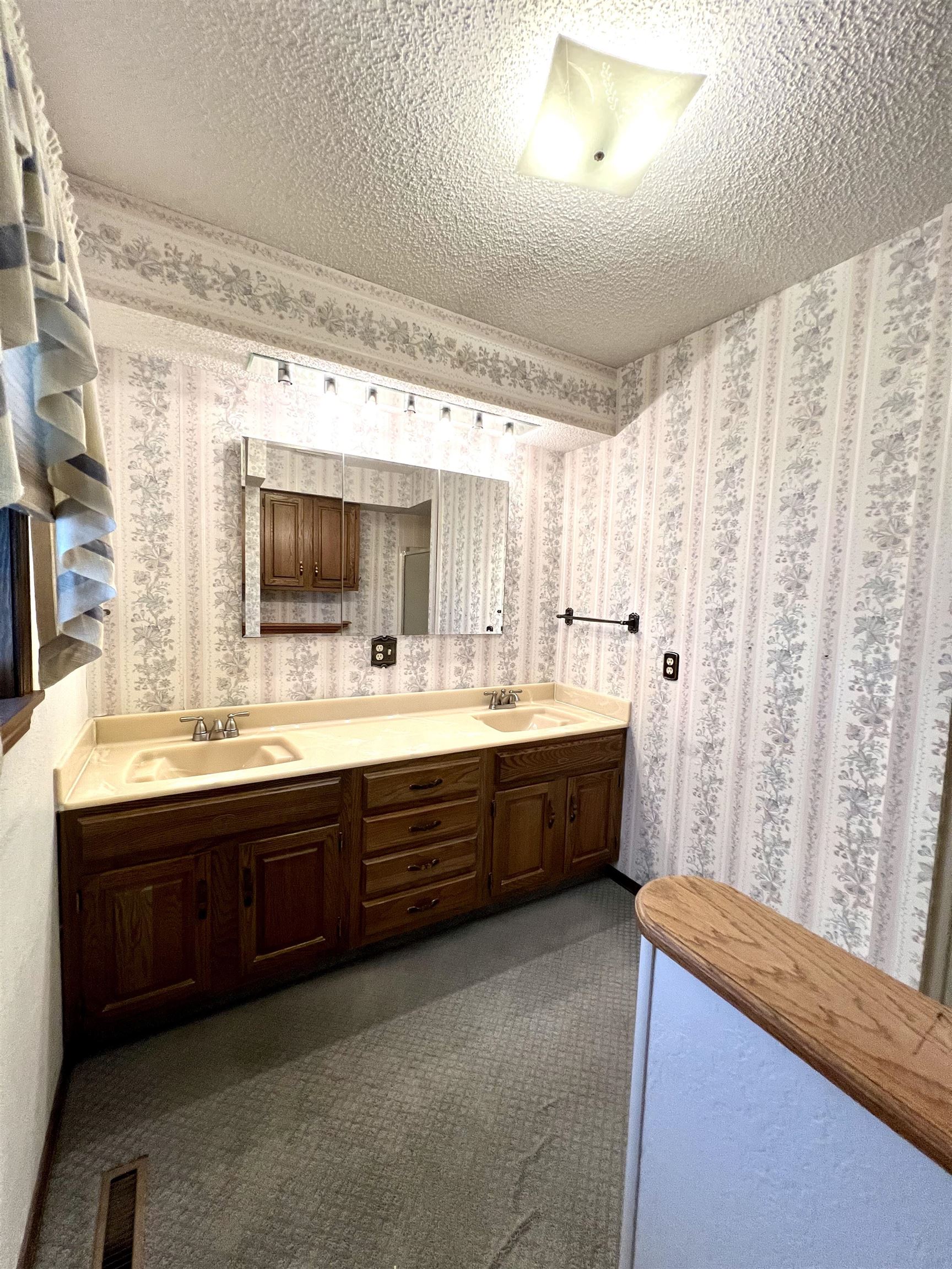 525 N 2nd Arkansas City KS 67005