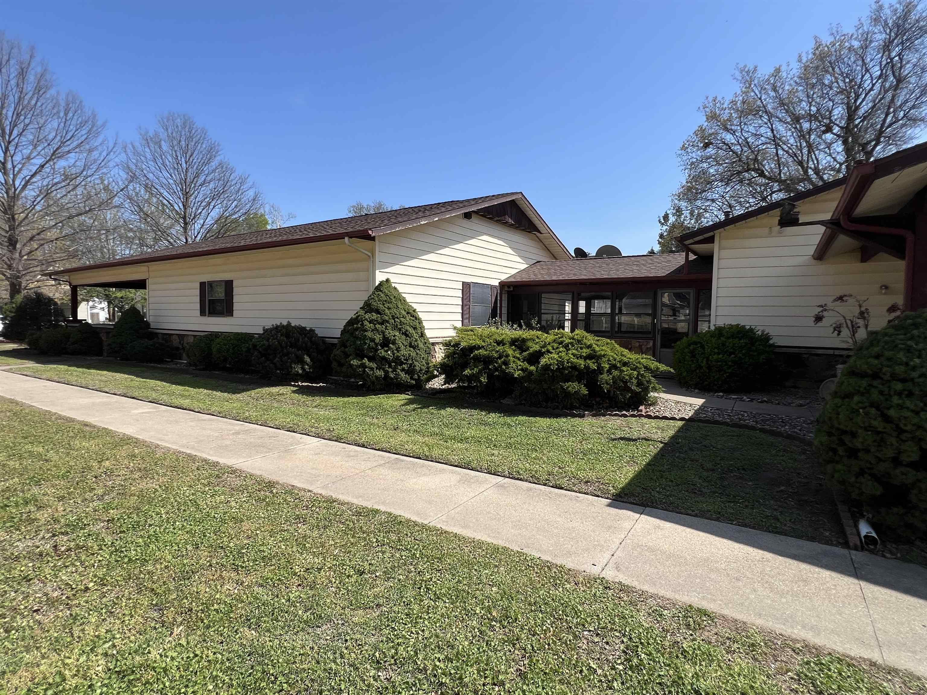 525 N 2nd Arkansas City KS 67005