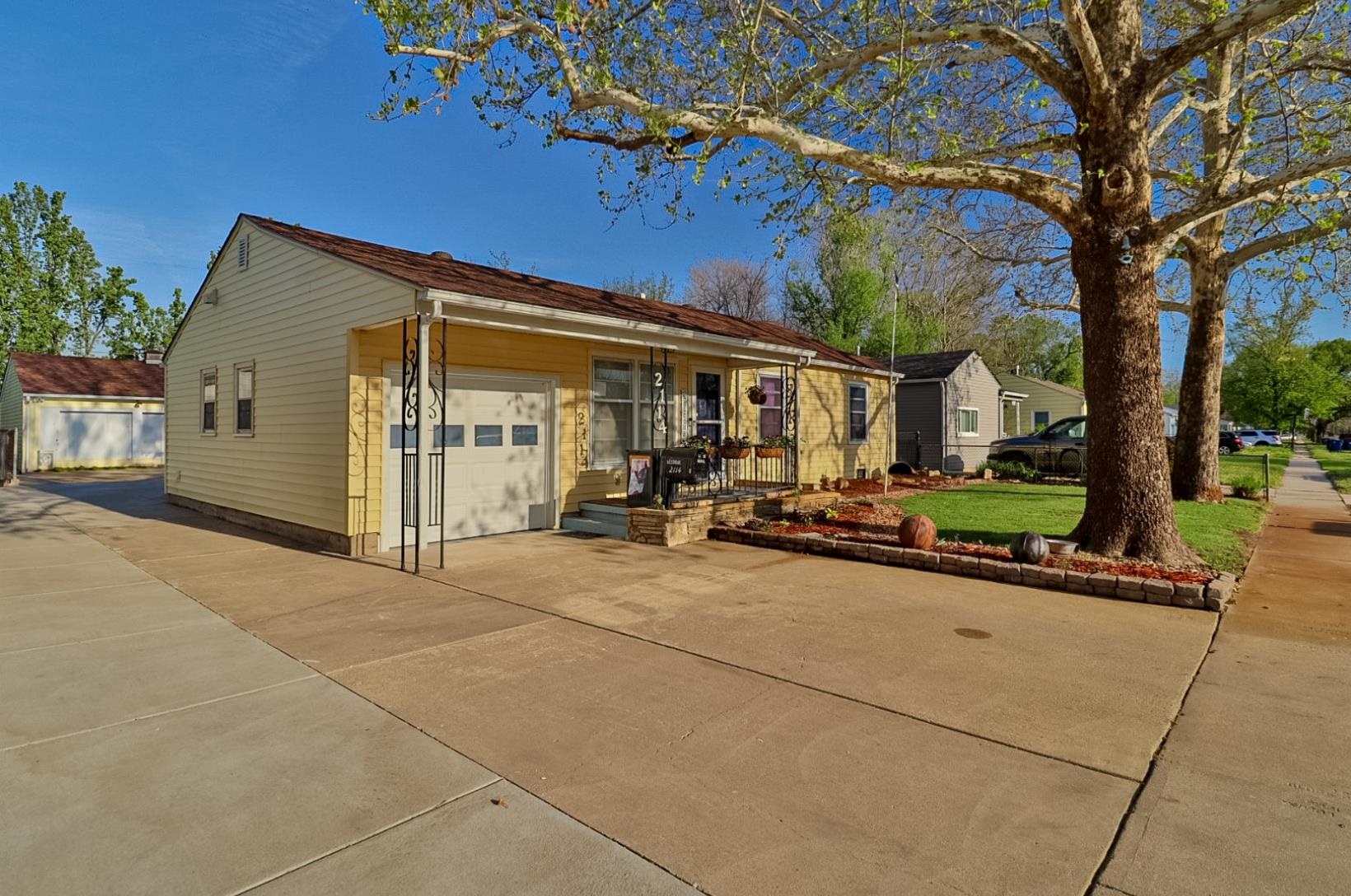2114 S Vine Wichita KS 67213