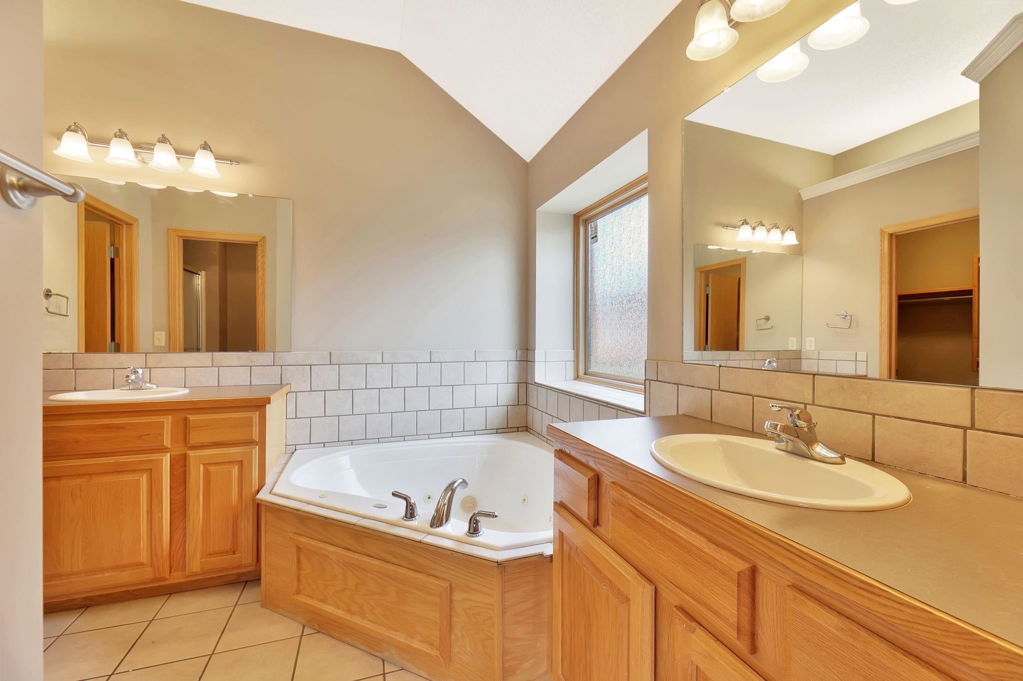 8705 W Shadow Lakes Street Wichita KS 67205