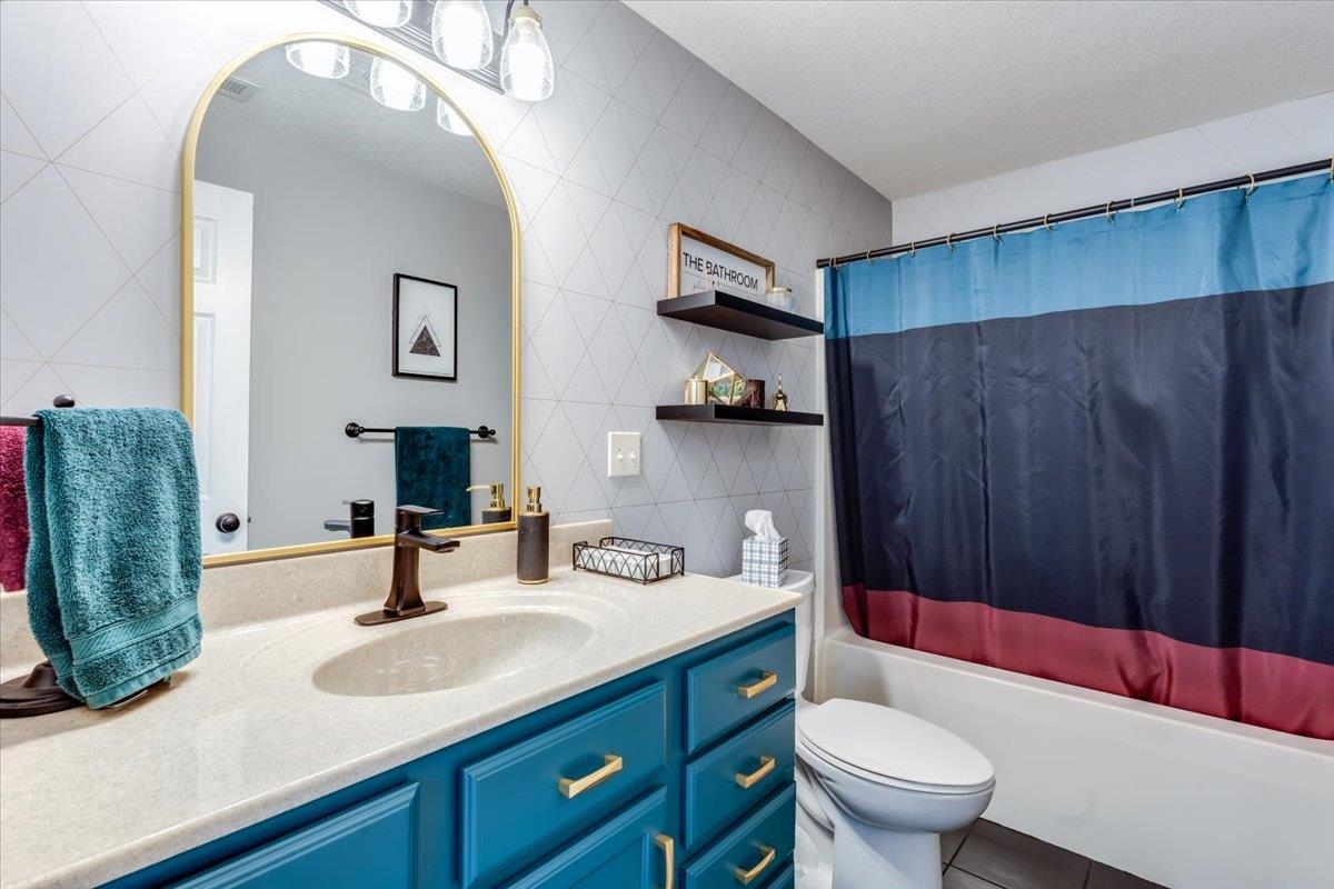512 S Decker Street Wichita KS 67235