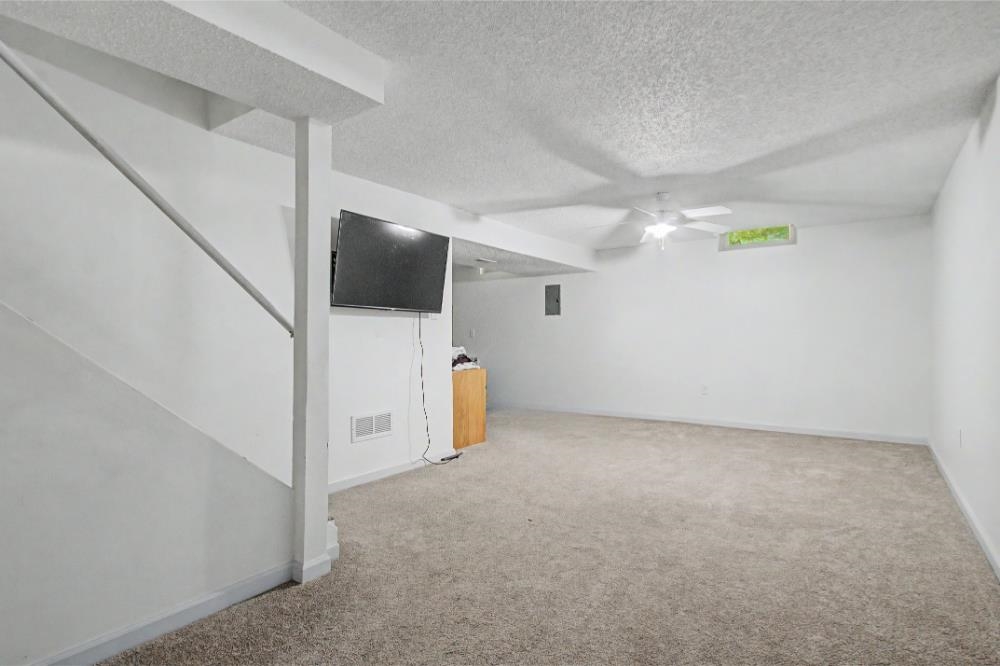 409 N Emporia Valley Center KS 67147