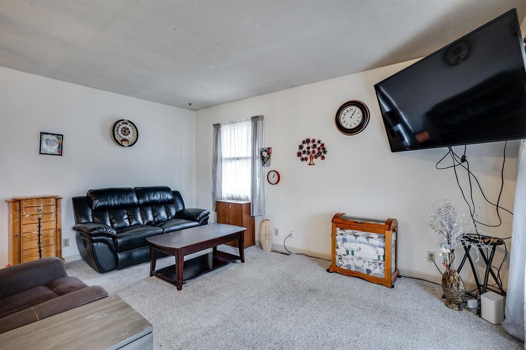 409 N Emporia Valley Center KS 67147