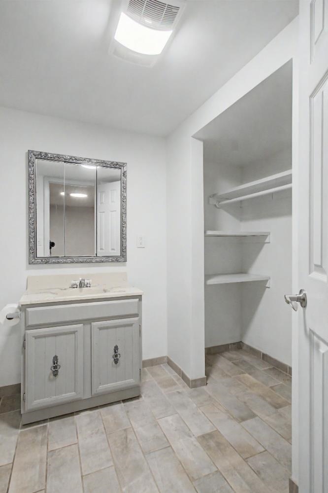 409 N Emporia Valley Center KS 67147