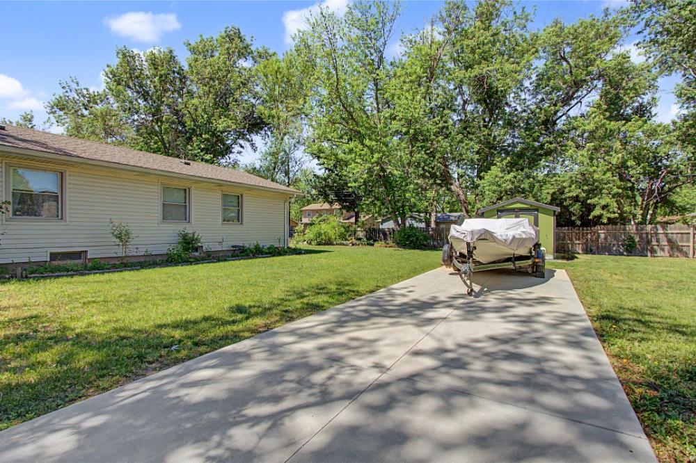 409 N Emporia Valley Center KS 67147