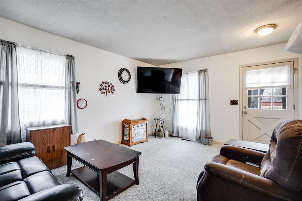 409 N Emporia Valley Center KS 67147