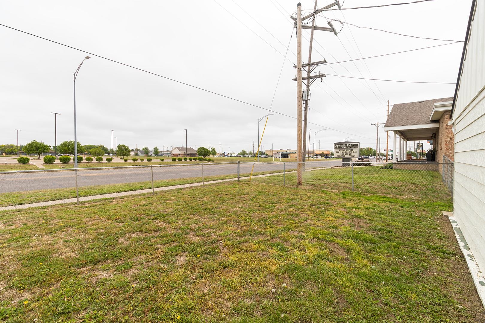 1614 Pleasant Hutchinson KS 67501