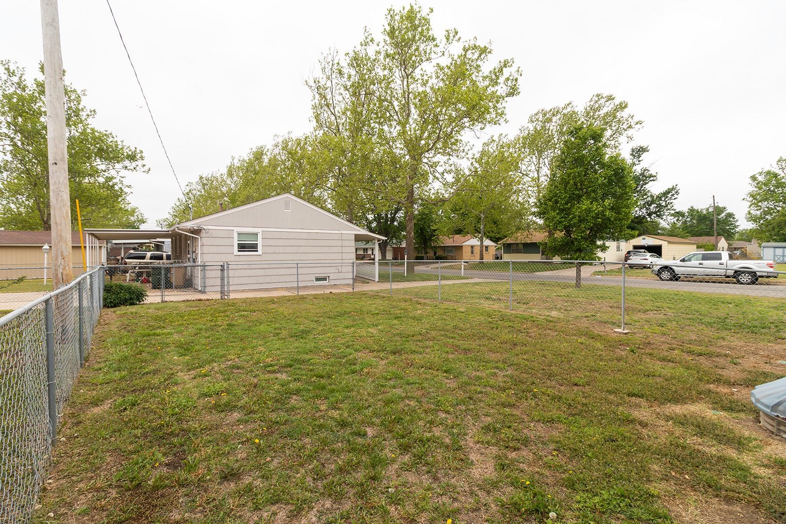 1614 Pleasant Hutchinson KS 67501