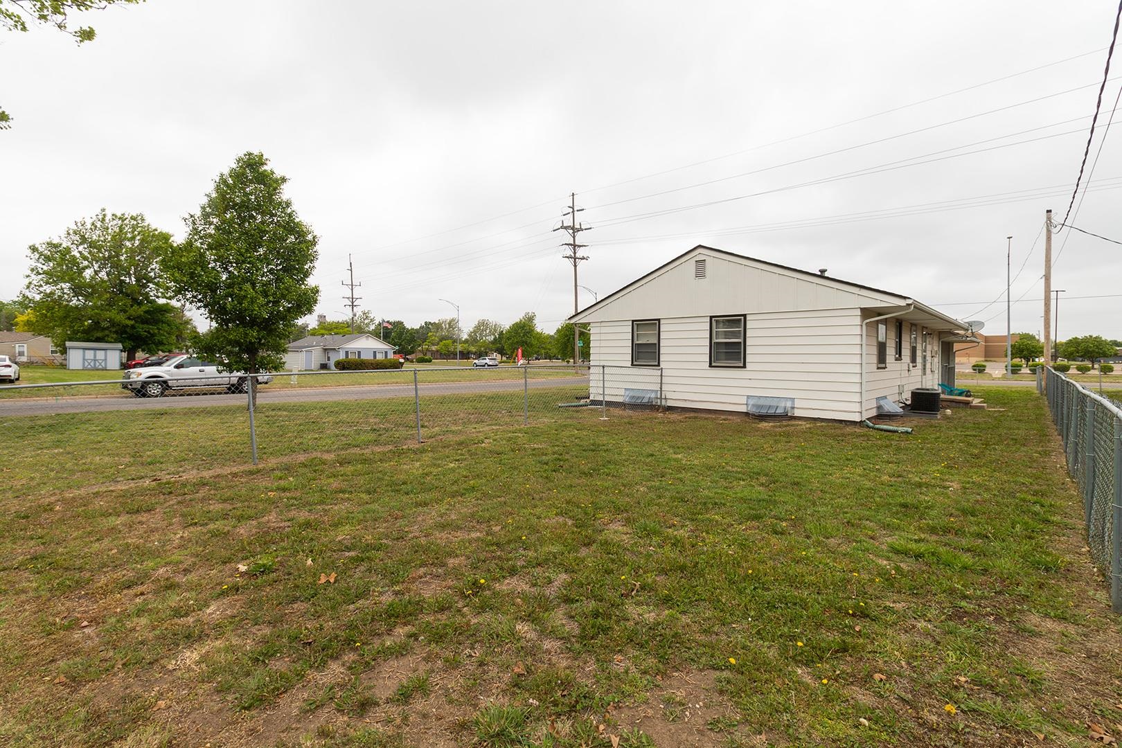 1614 Pleasant Hutchinson KS 67501