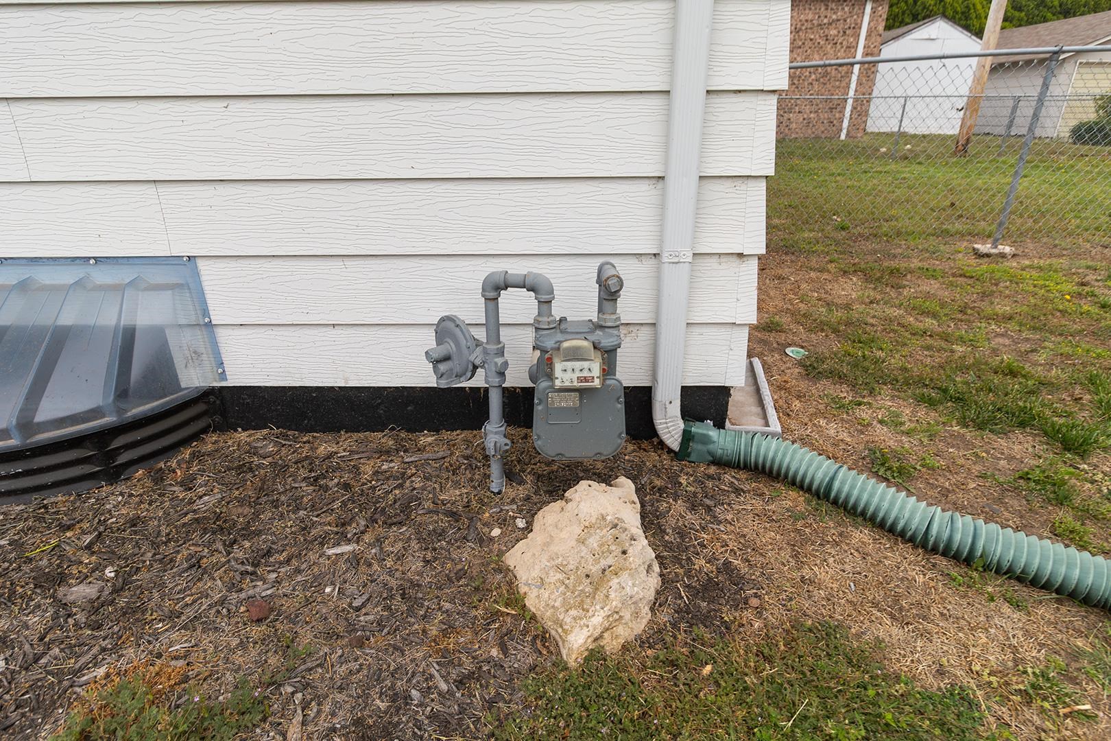 1614 Pleasant Hutchinson KS 67501