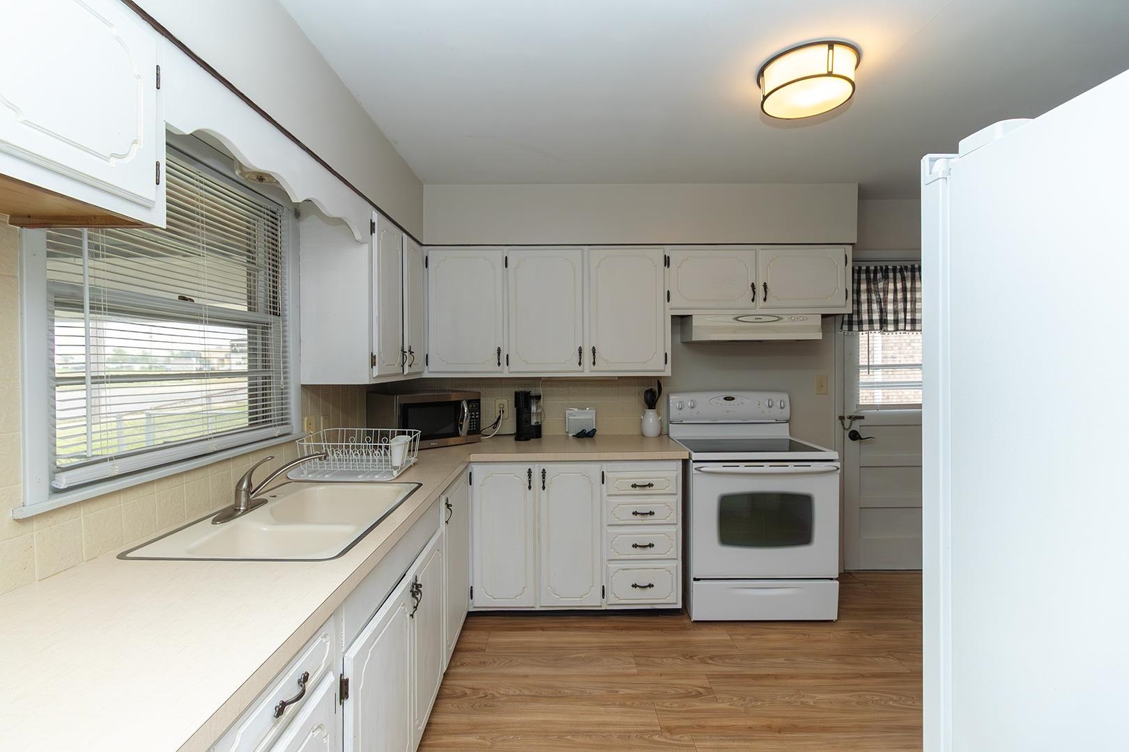 1614 Pleasant Hutchinson KS 67501