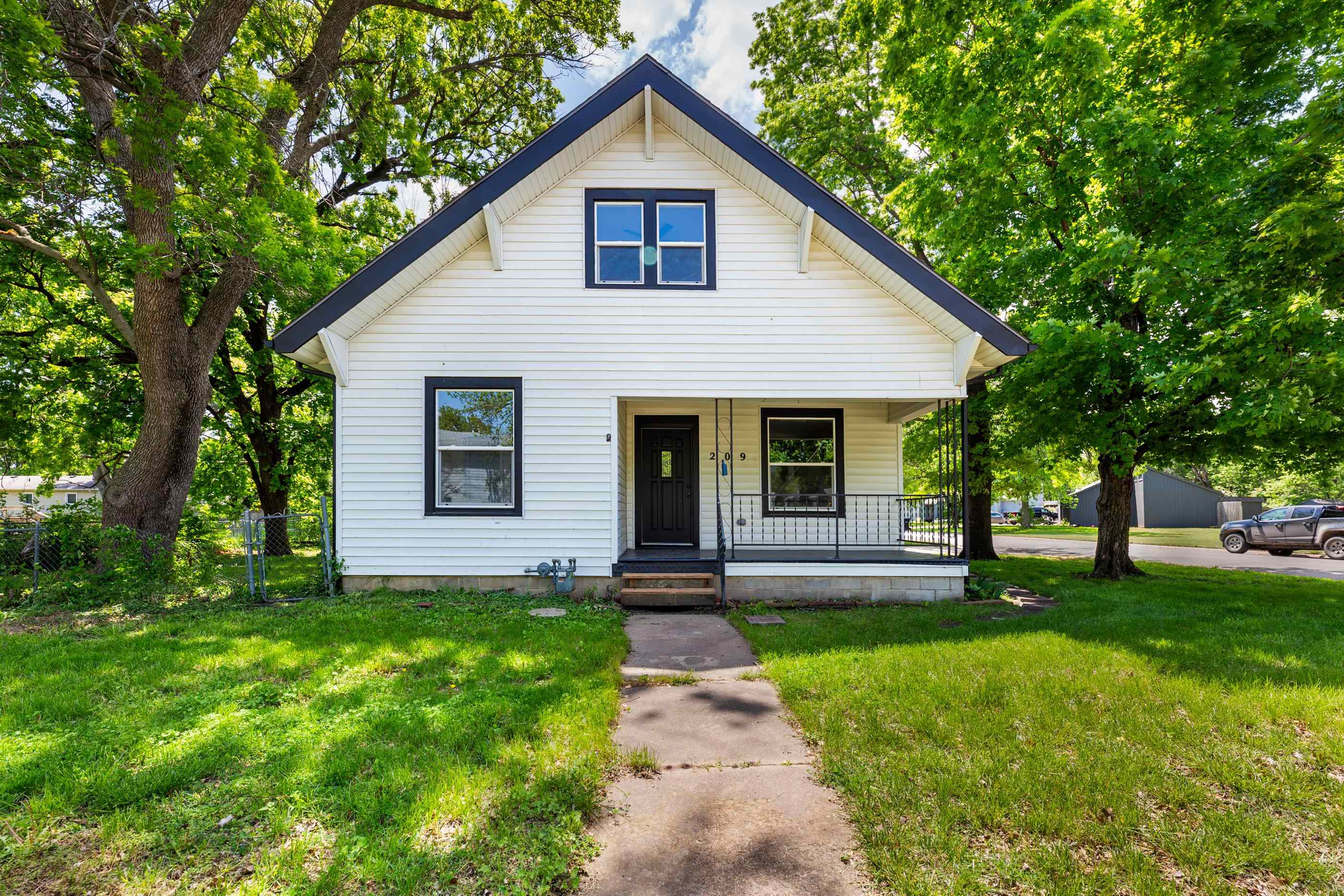 209 W 15th Newton KS 67114