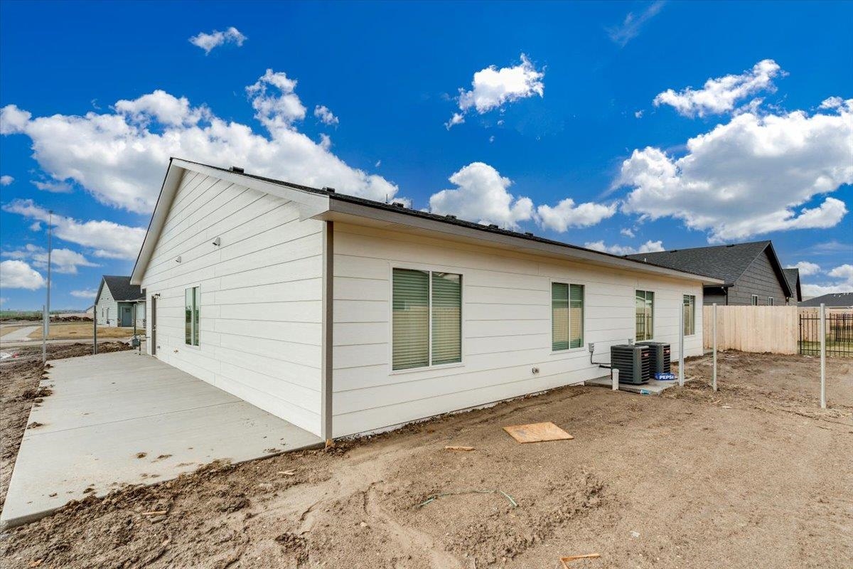 2401 S Wheatland Court Wichita KS 67235