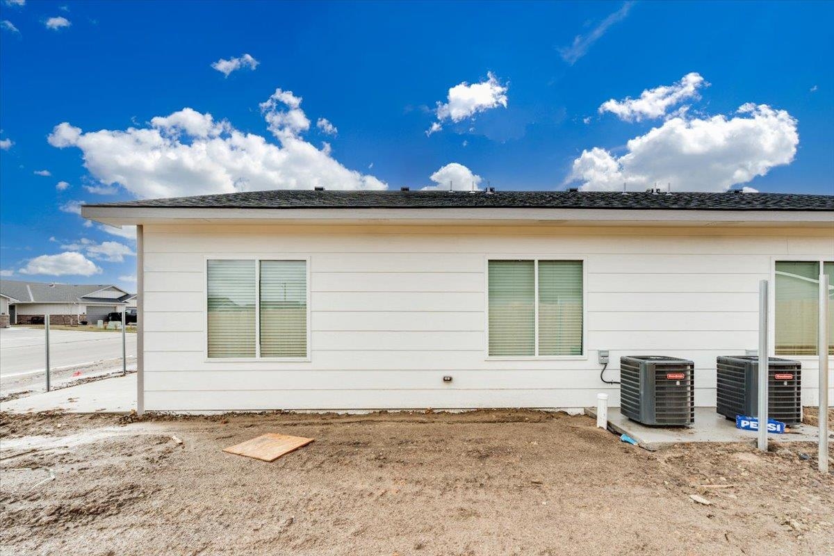 2401 S Wheatland Court Wichita KS 67235