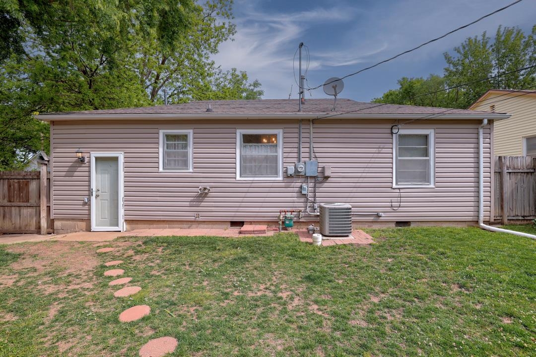 1201 E 2nd Winfield KS 67156