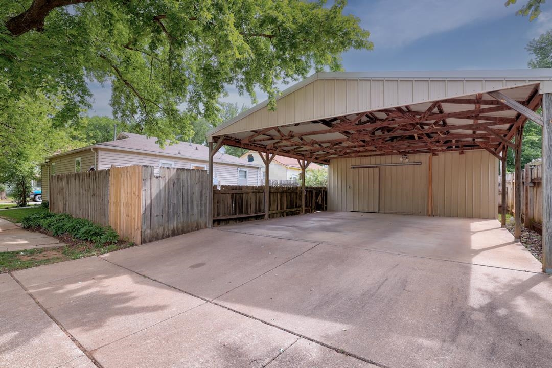 1201 E 2nd Winfield KS 67156