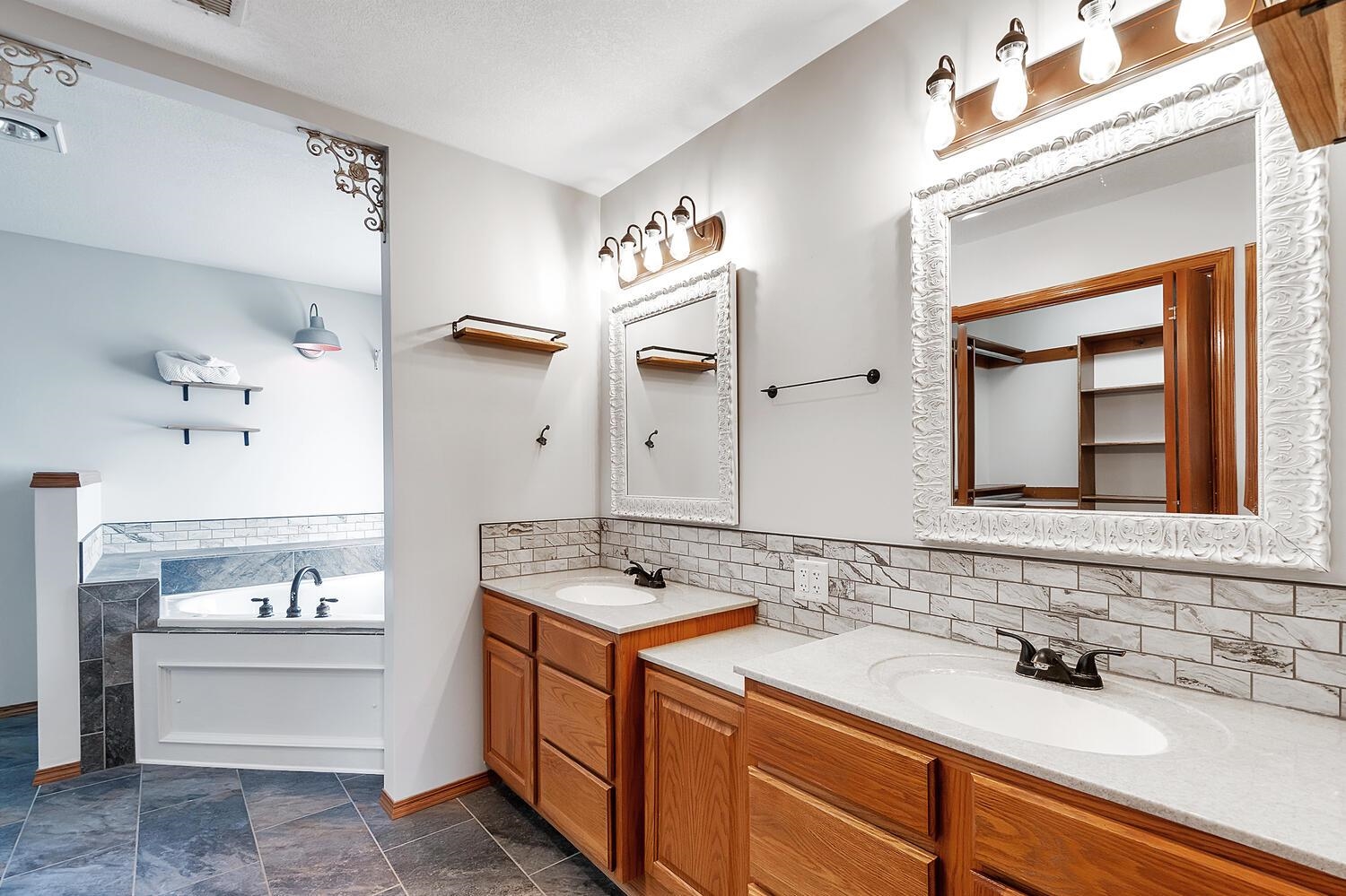 664 E 90th Avenue N Belle Plaine KS 67013