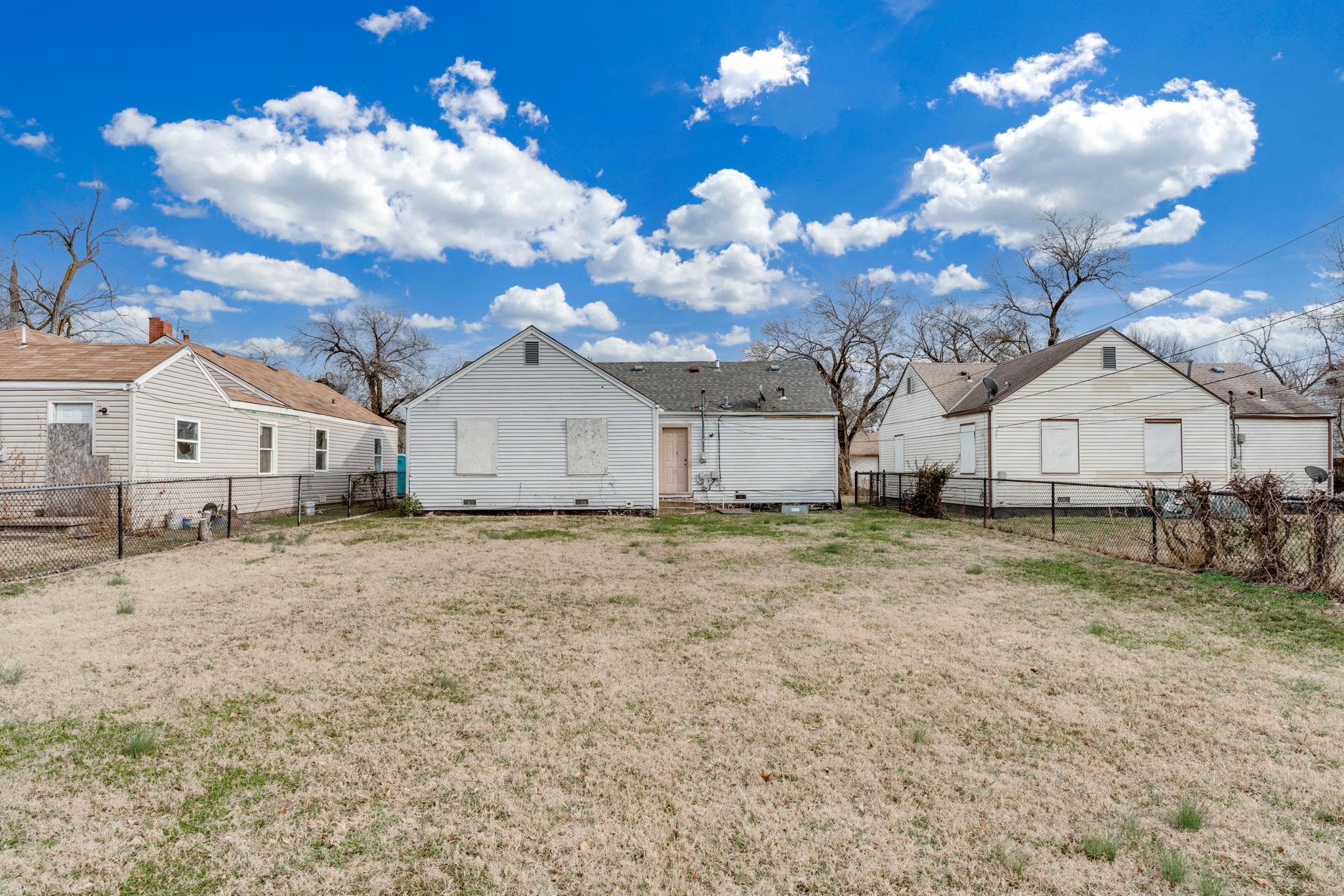 833 N Poplar Wichita KS 67214