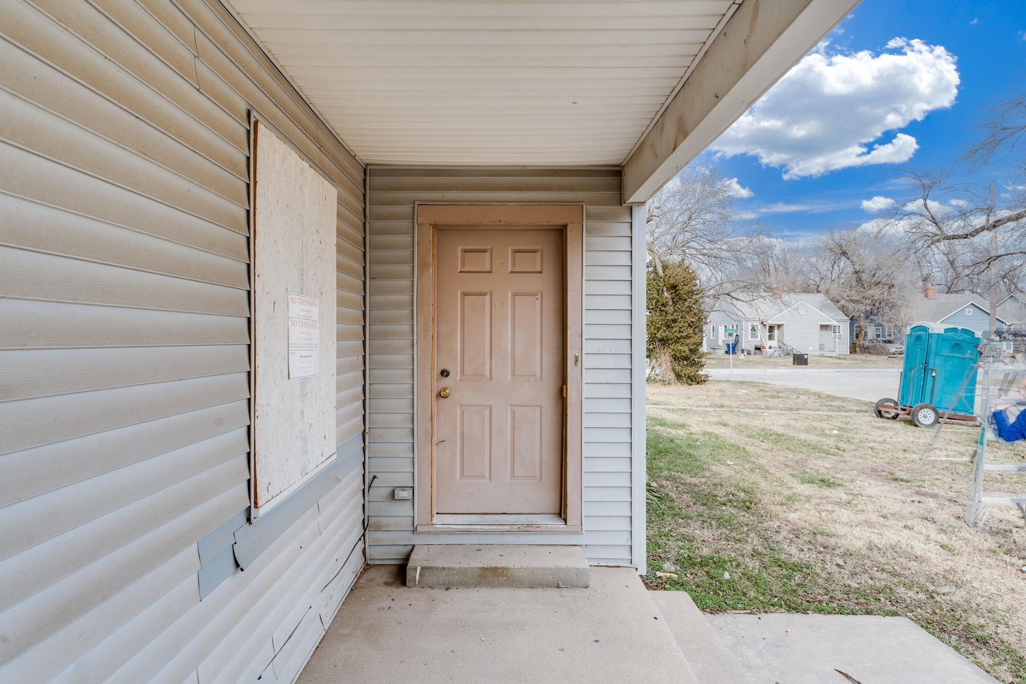 833 N Poplar Wichita KS 67214