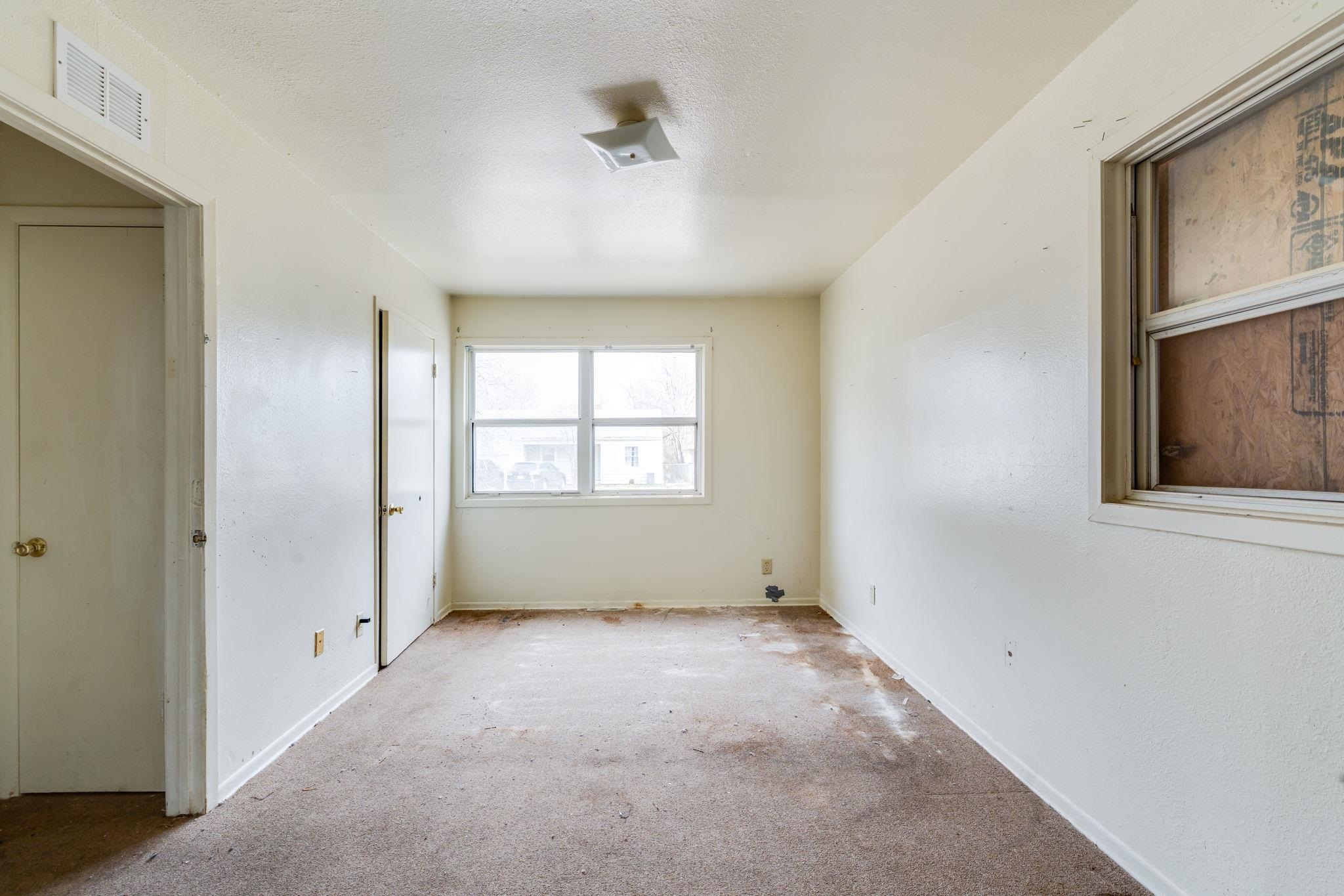 833 N Poplar Wichita KS 67214