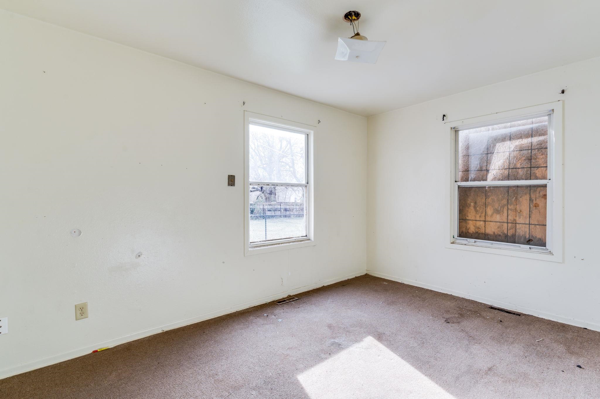 833 N Poplar Wichita KS 67214