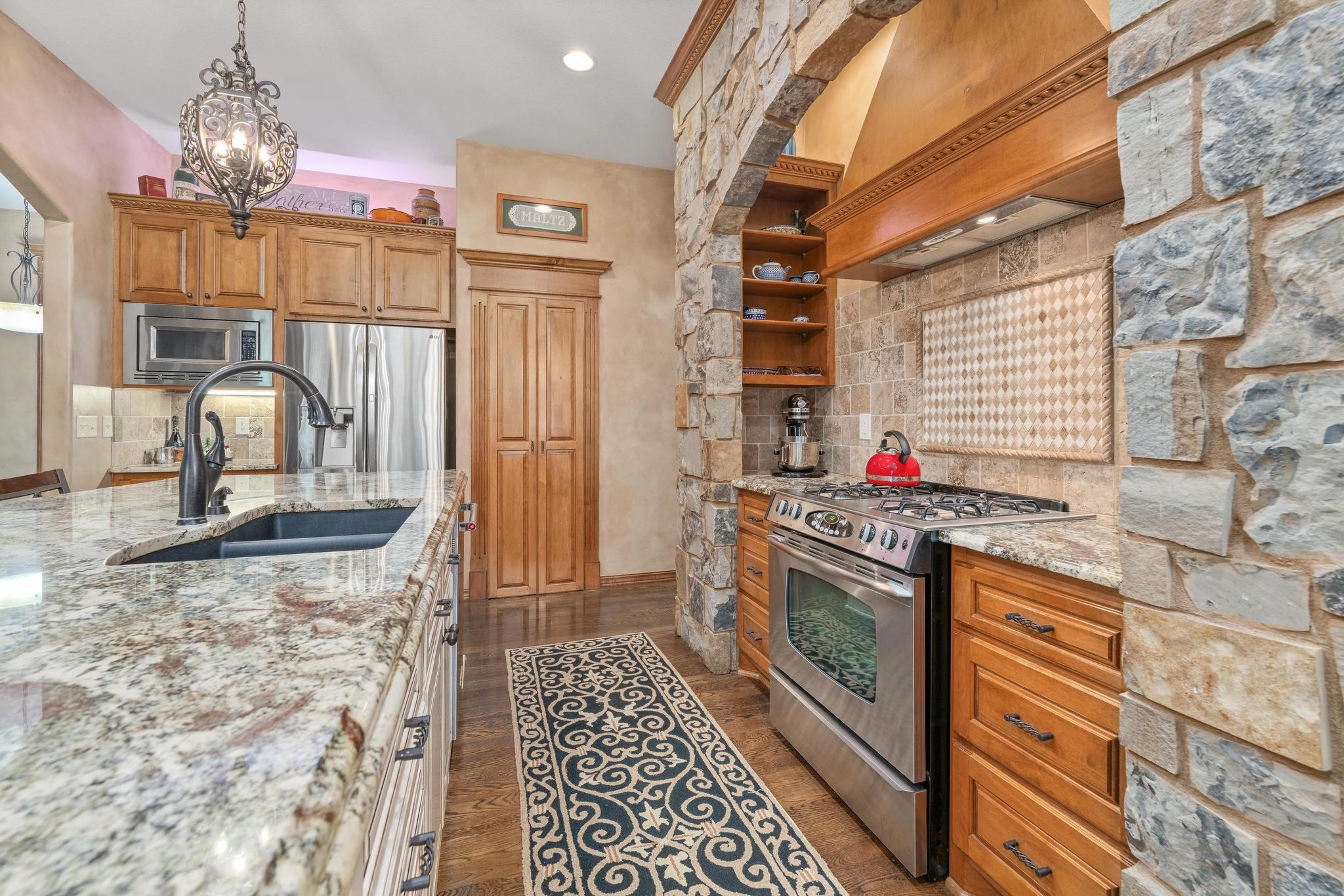 2250 N Stonegate Circle Andover KS 67002