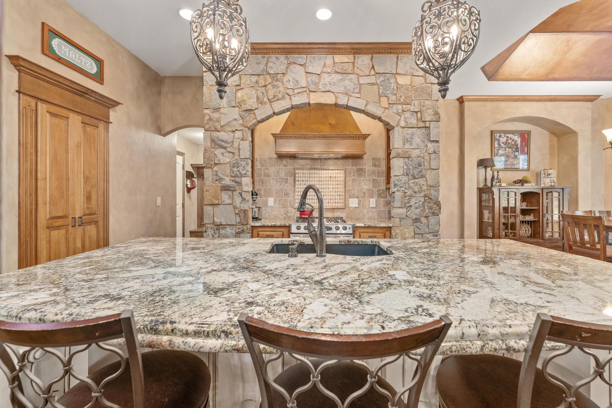 2250 N Stonegate Circle Andover KS 67002