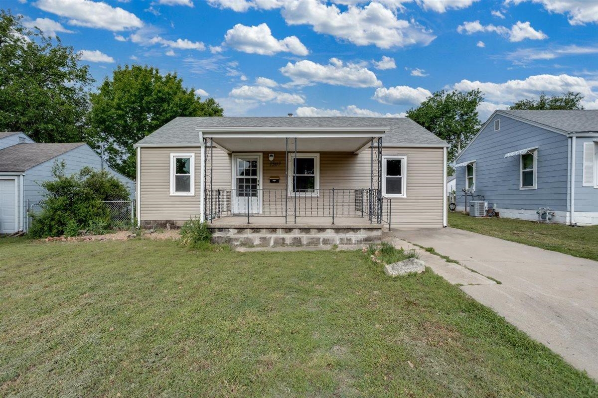1507 Moyle Street Augusta KS 67010