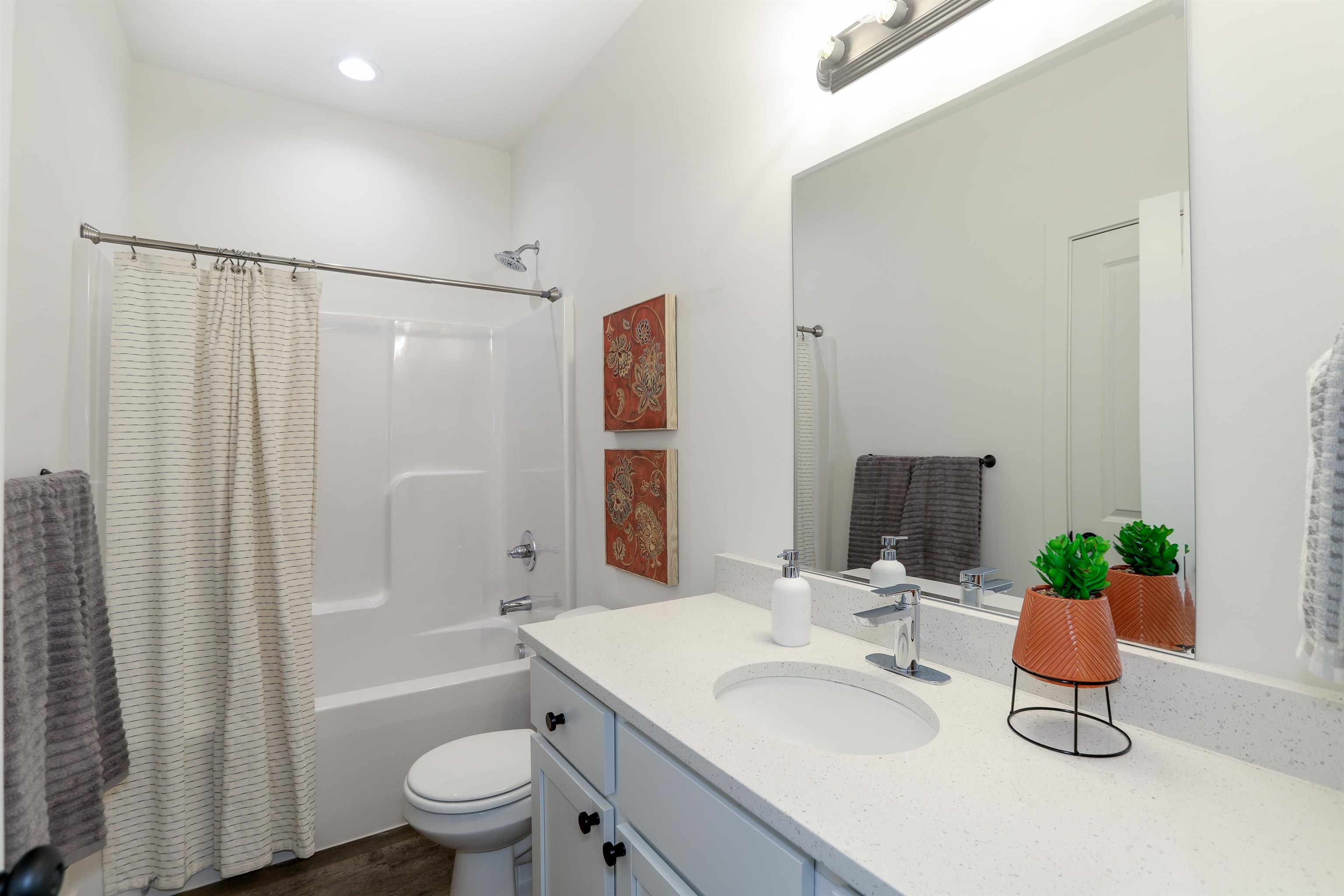 5336 N Pinecrest Street Bel Aire KS 67220