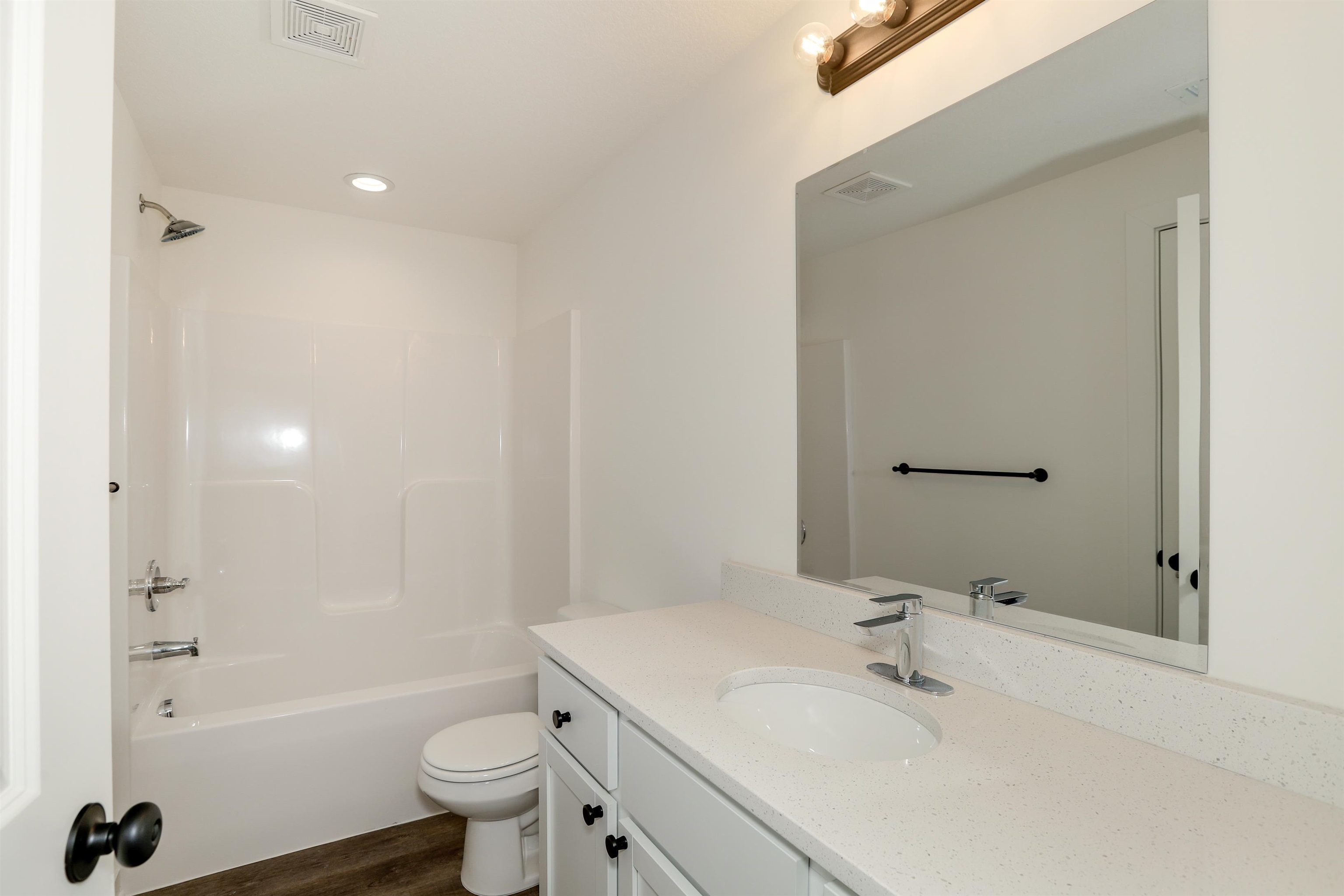 5336 N Pinecrest Street Bel Aire KS 67220