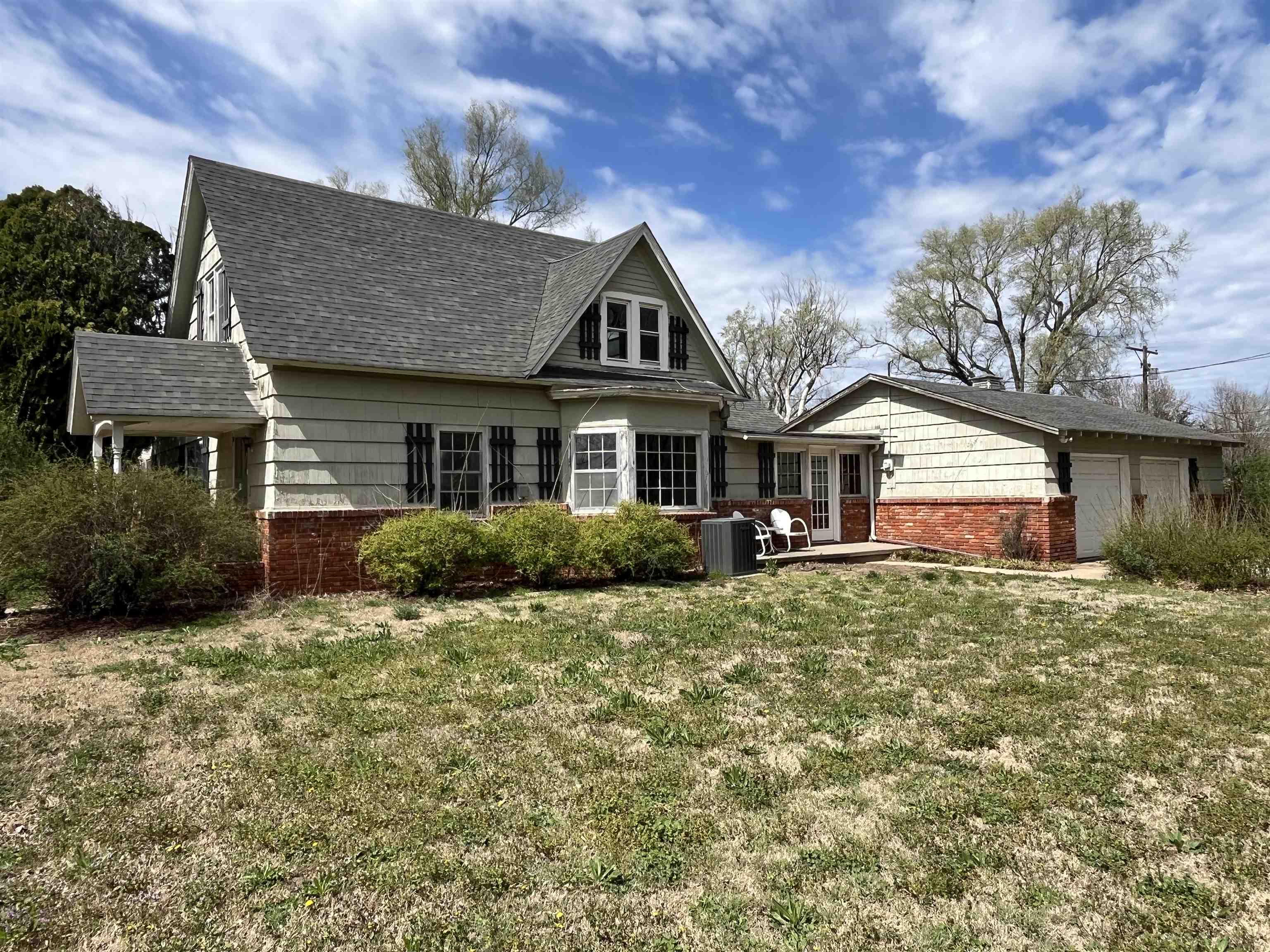 1512 W Blanchard Avenue South Hutchinson KS 67505