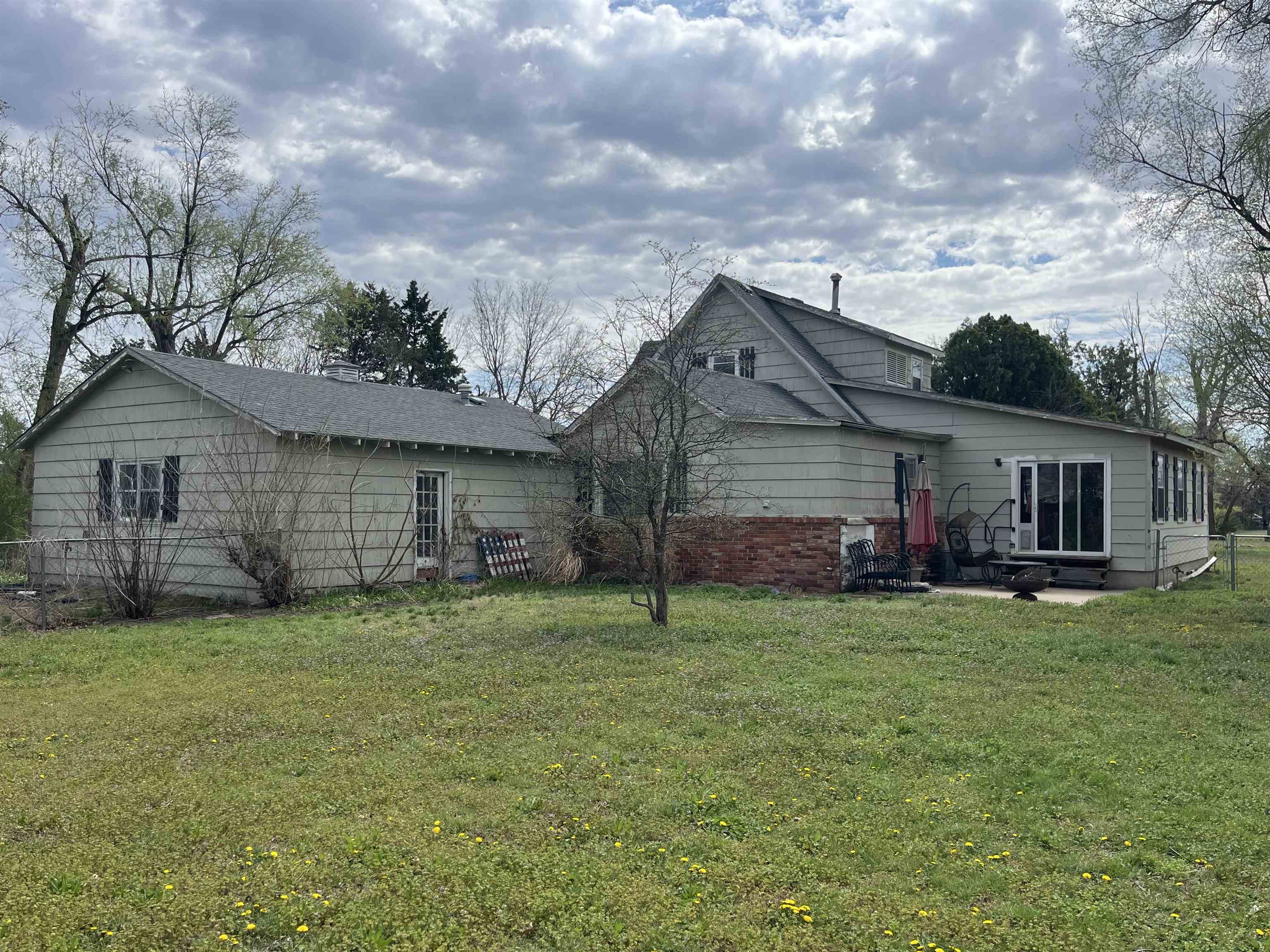 1512 W Blanchard Avenue South Hutchinson KS 67505