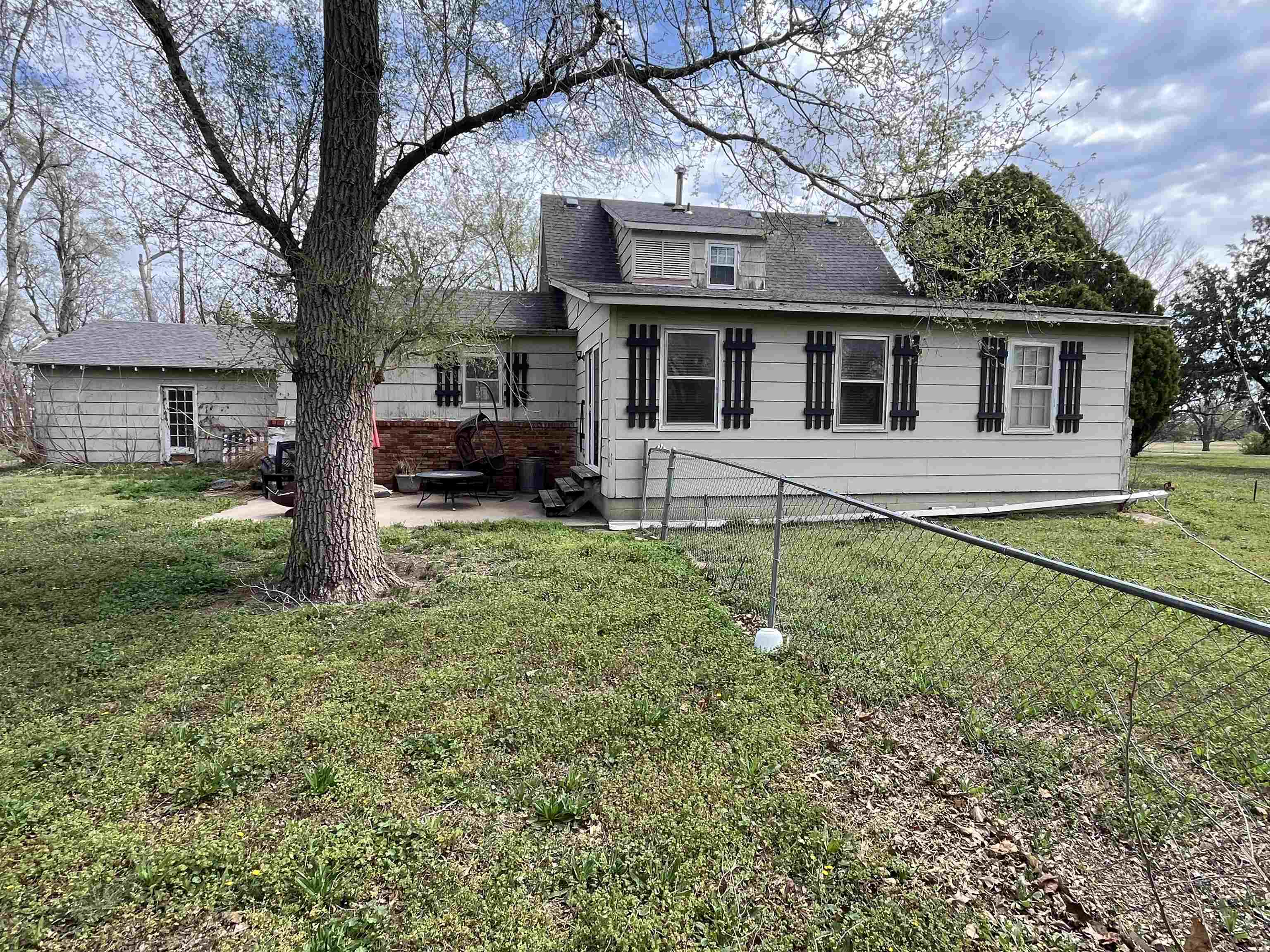 1512 W Blanchard Avenue South Hutchinson KS 67505