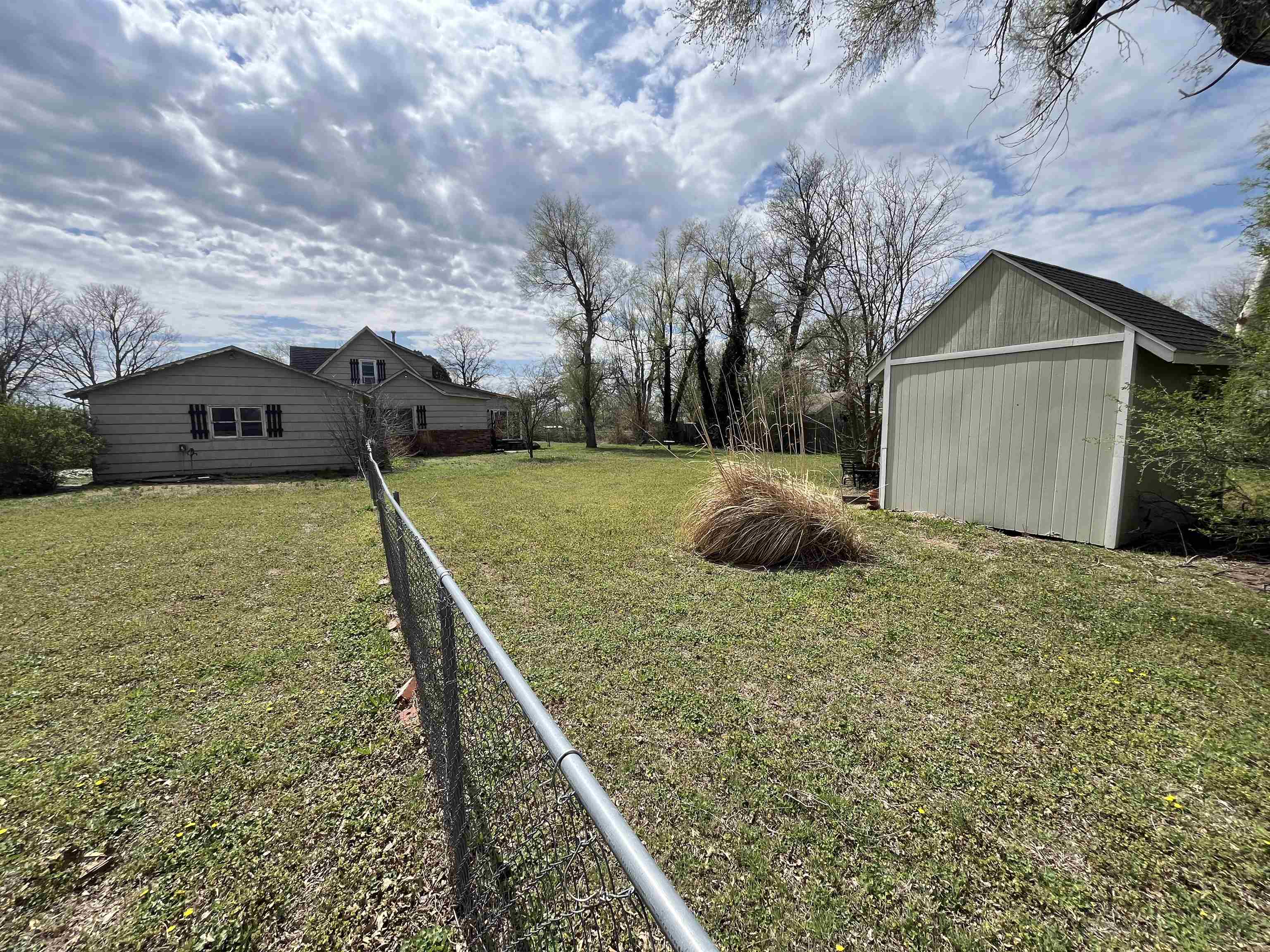 1512 W Blanchard Avenue South Hutchinson KS 67505