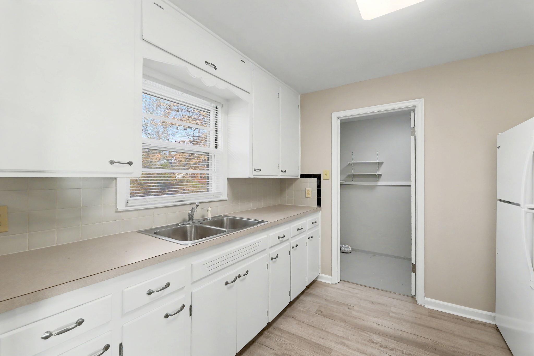 915 S Drury Lane Wichita KS 67207