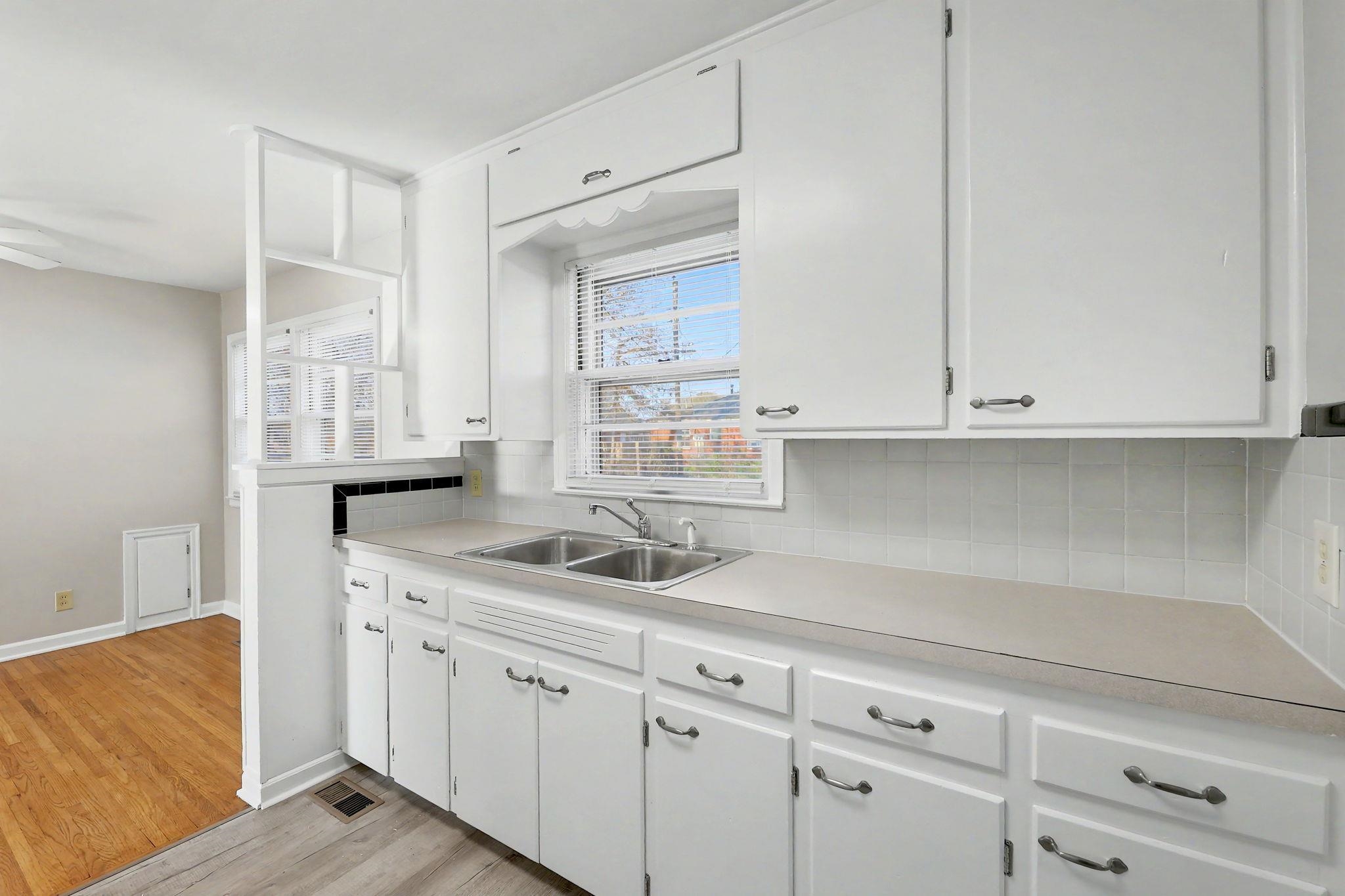 915 S Drury Lane Wichita KS 67207