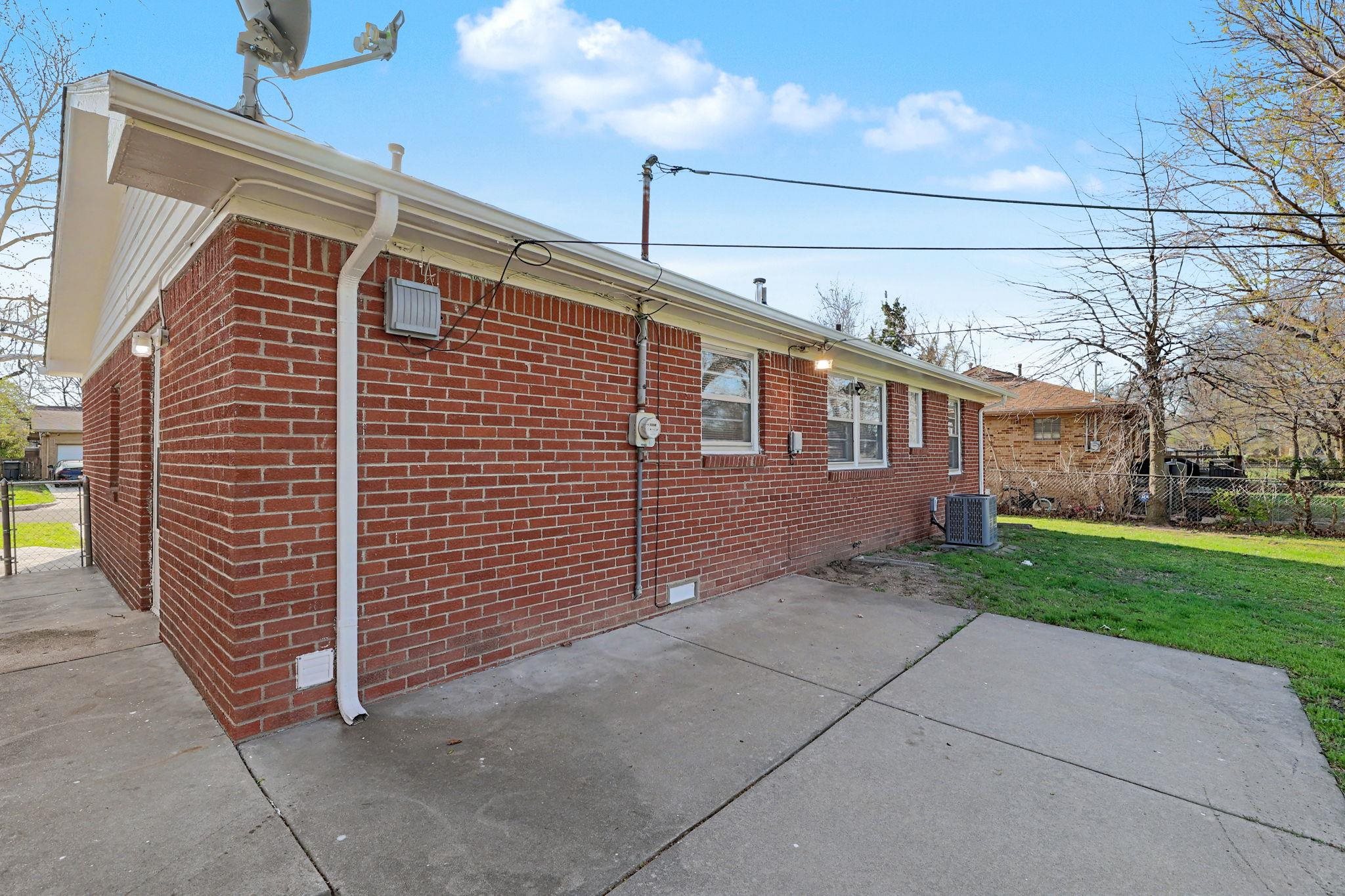 915 S Drury Lane Wichita KS 67207