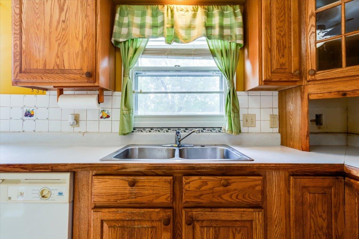 400 N Hickory Valley Center KS 67147