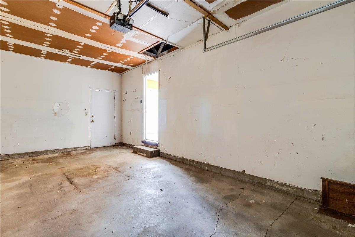 400 N Hickory Valley Center KS 67147
