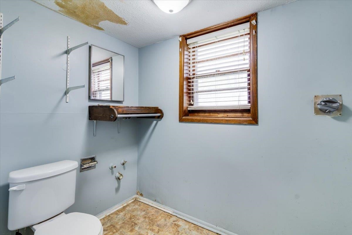 400 N Hickory Valley Center KS 67147