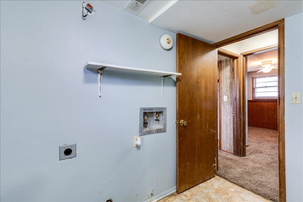 400 N Hickory Valley Center KS 67147