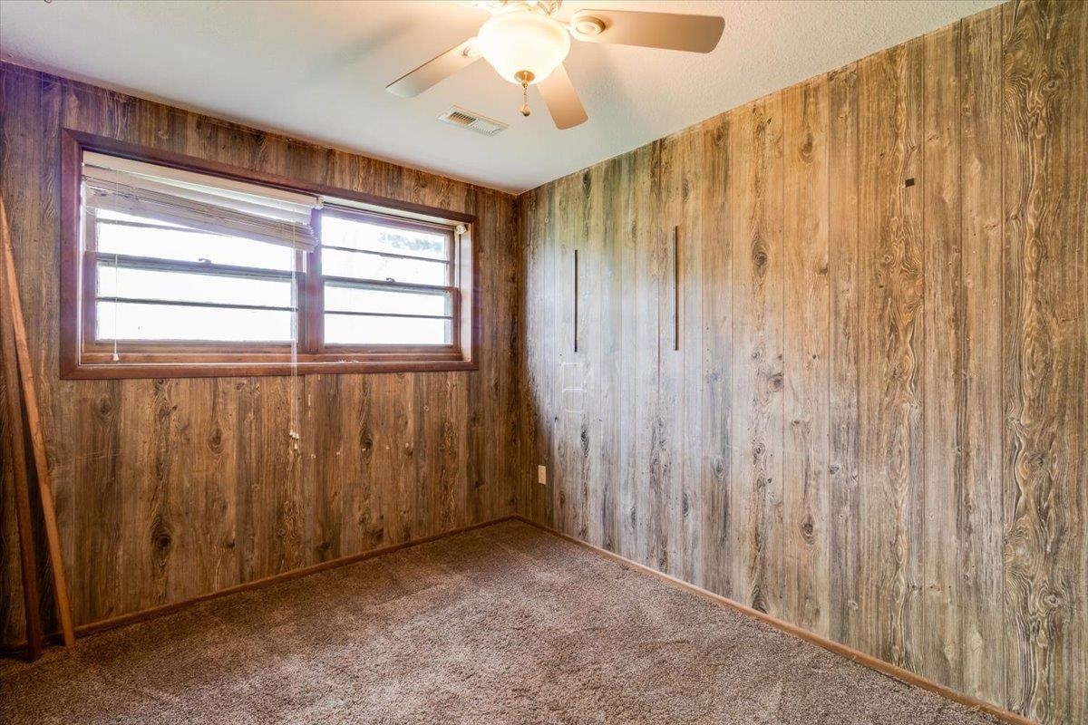 400 N Hickory Valley Center KS 67147