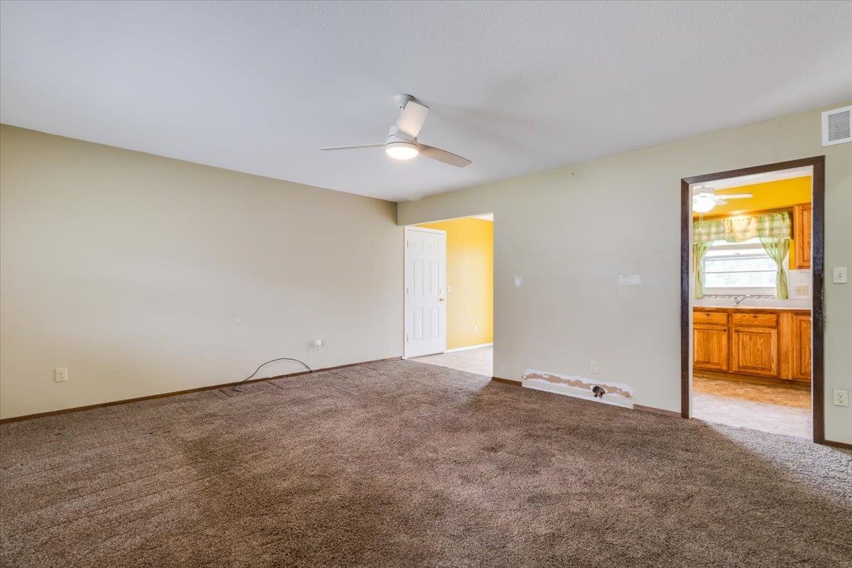 400 N Hickory Valley Center KS 67147