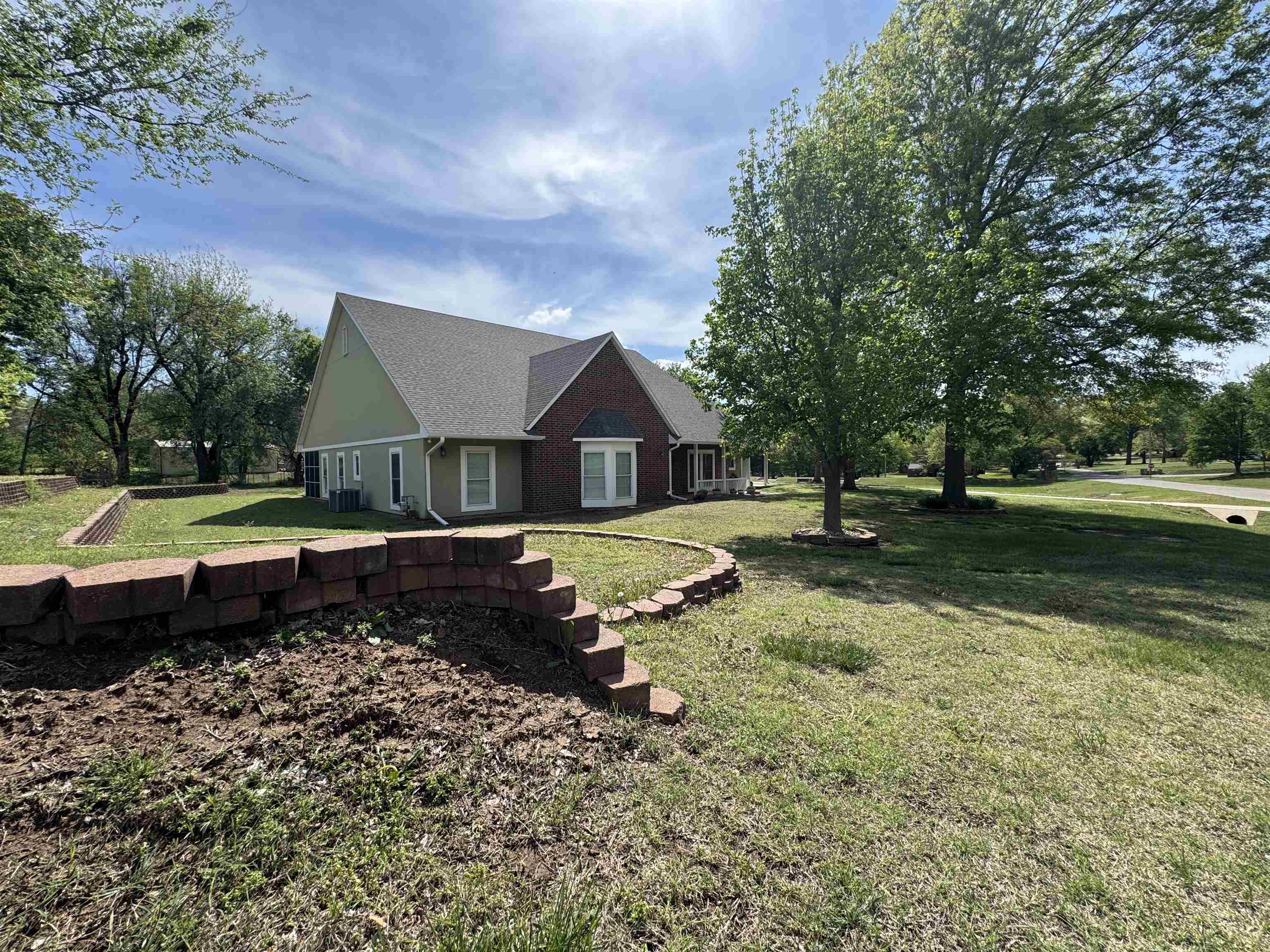 1923 Eastridge Drive Arkansas City KS 67005